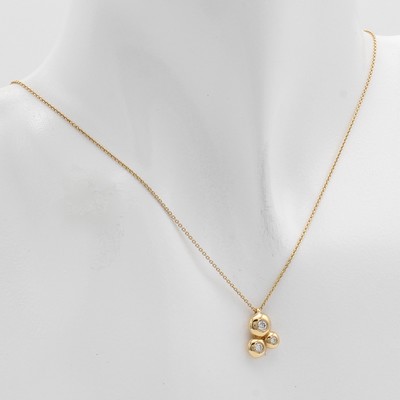 26990185a - Anhänger mit Brillanten an Kette, RG 750/000, 3 Brill. zus. ca. 0.13 ct Weiß/si, in L. ...