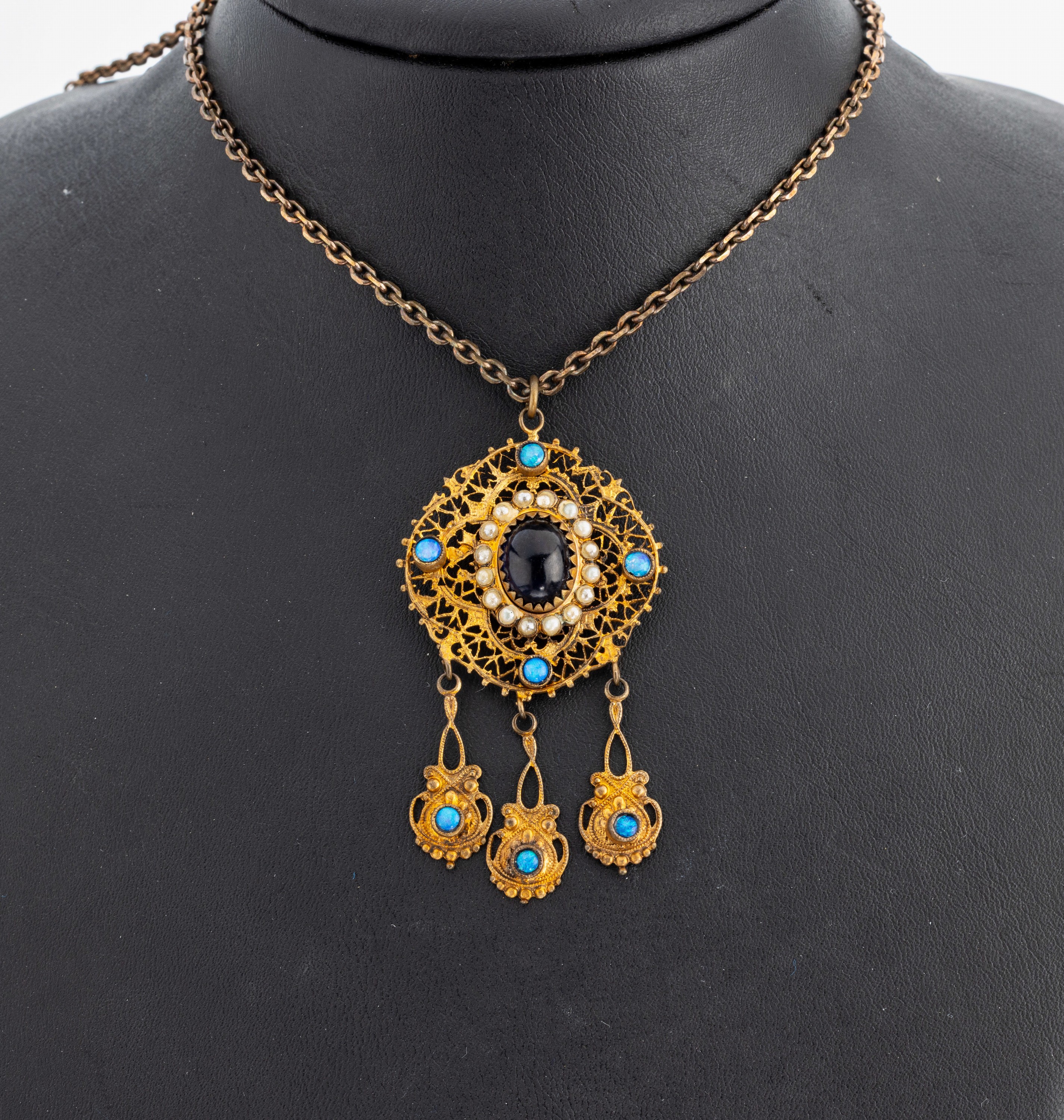 Image 26990232 - Farbstein-Anhänger, Gablonz, 1880-1900, Metall verg., feine Arbeit mit 3 bewegl. ...