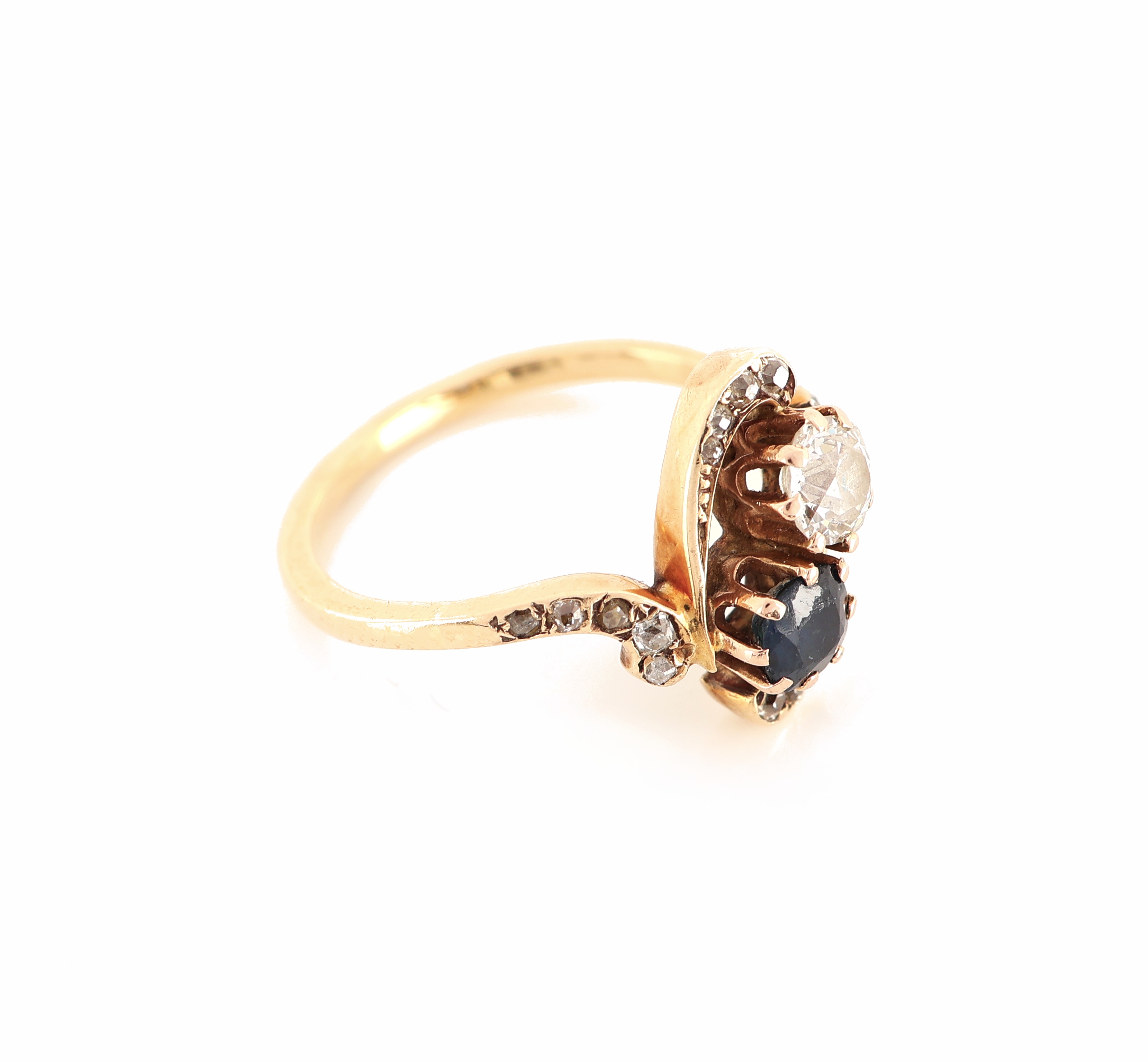 Detail b: 14 kt Gold Diamant-Saphir-Ring, um 1900, GG585/000 gepr., geschwungener Ringkopf, Altschliffdiamant ca. 0.33 ct Weiß/si, rundfacett. Saphir ca. ...
