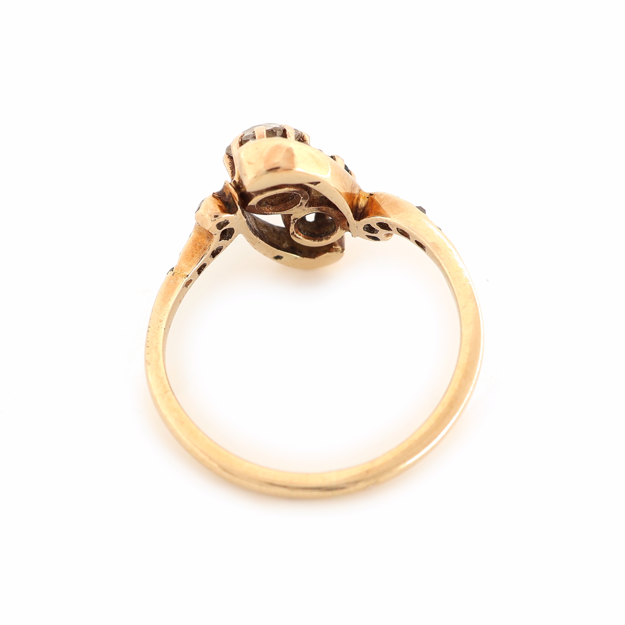 Detail c: 14 kt Gold Diamant-Saphir-Ring, um 1900, GG585/000 gepr., geschwungener Ringkopf, Altschliffdiamant ca. 0.33 ct Weiß/si, rundfacett. Saphir ca. ...