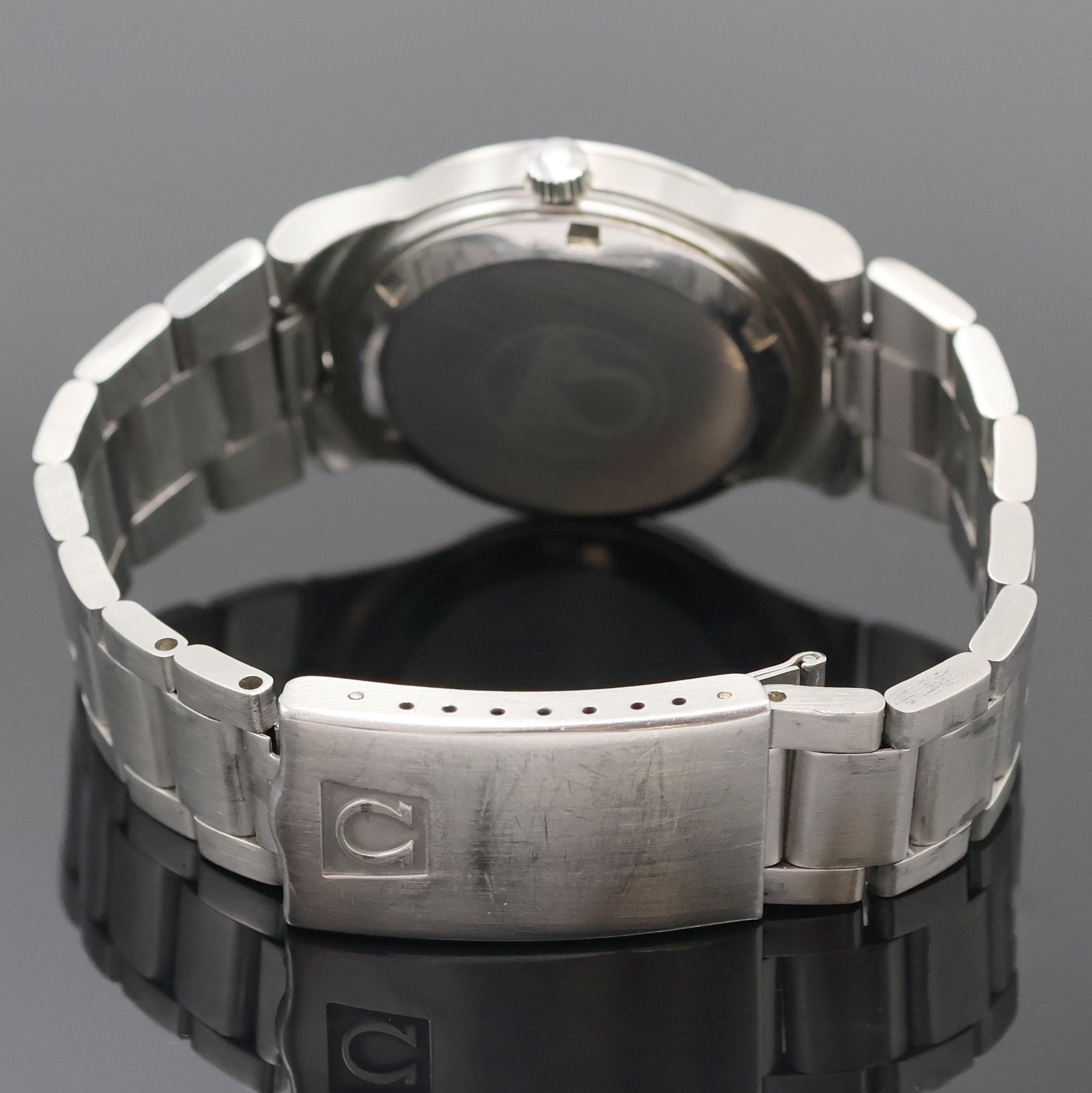 Detail b: OMEGA Herrenarmbanduhr Geneve Referenz 166.0173/366.0832, Automatik, Schweiz um 1975, Boden verschr., integr. Gliederband m. Faltschl. Ref. 1186/215, ...