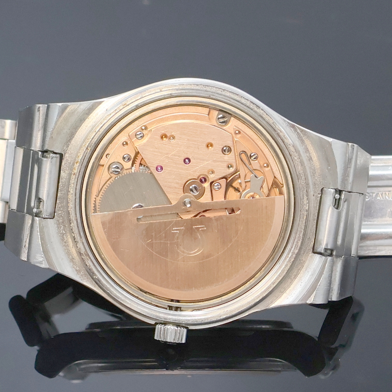 Detail f: OMEGA Herrenarmbanduhr Geneve Referenz 166.0173/366.0832, Automatik, Schweiz um 1975, Boden verschr., integr. Gliederband m. Faltschl. Ref. 1186/215, ...