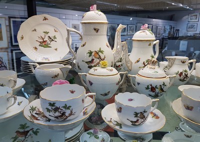 26990201a - Umfangreiches Kaffee-, Mokka- und Speiseservice, Herend, Ungarn, Dekor Rothschild, Ende ...