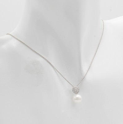 26990212a - Anhänger mit Süßwasserperle und Brillanten an Kette, WG 750/000, 17 Brill. in rundem ...