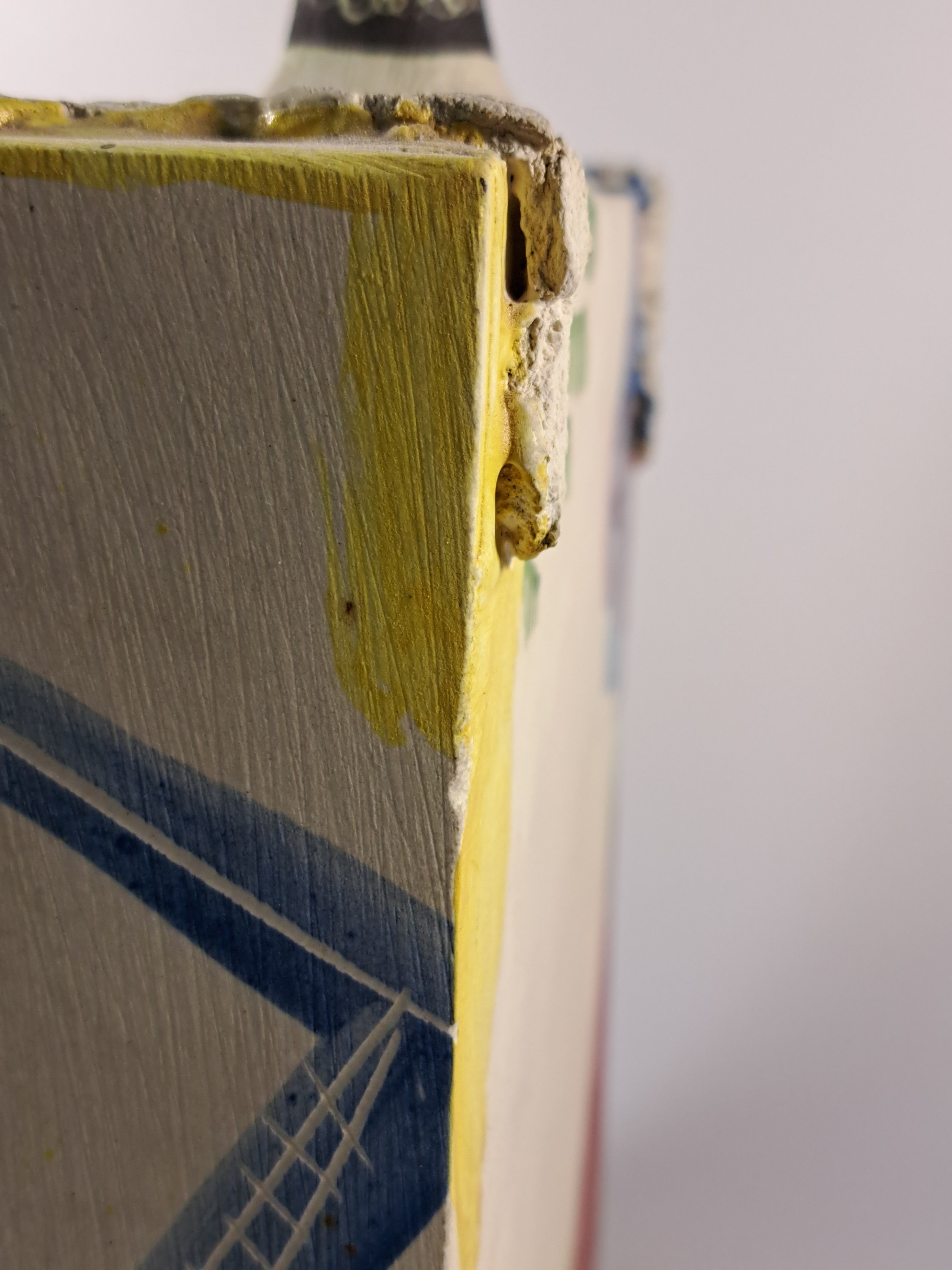 Detail p: Gilbert Portanier, 1926 Cannes-2023 Vallauris , weißer Ton, handbemalt und mit Ritzdekor versehen, gegenständliche Kompositionen, je signiert und ...