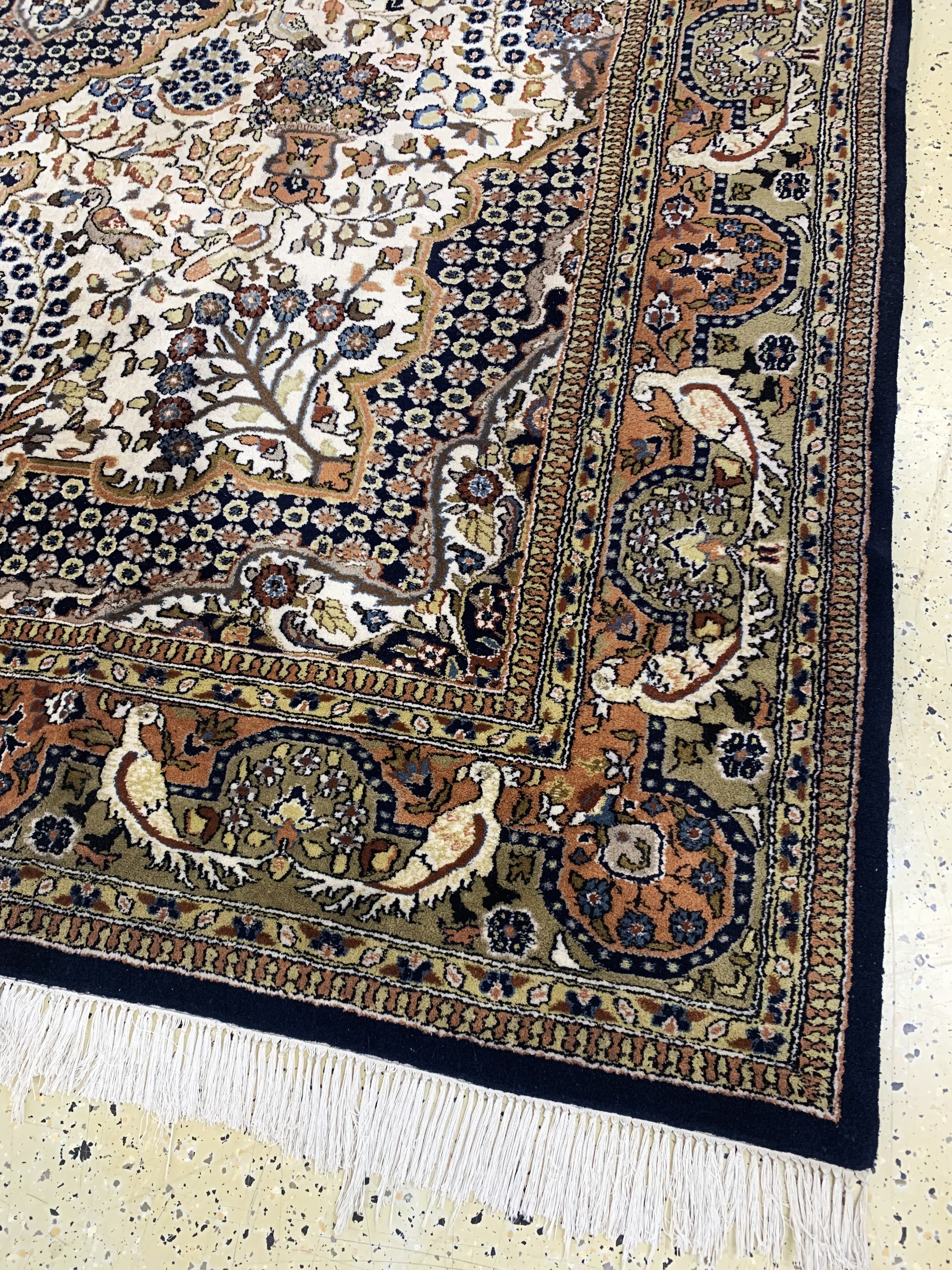 Detail e: Indo Sarogh, Indien, Ende 20.Jhd, Wolle aufBaumwolle, ca. 340 x 253 cm, EHZ: 2
