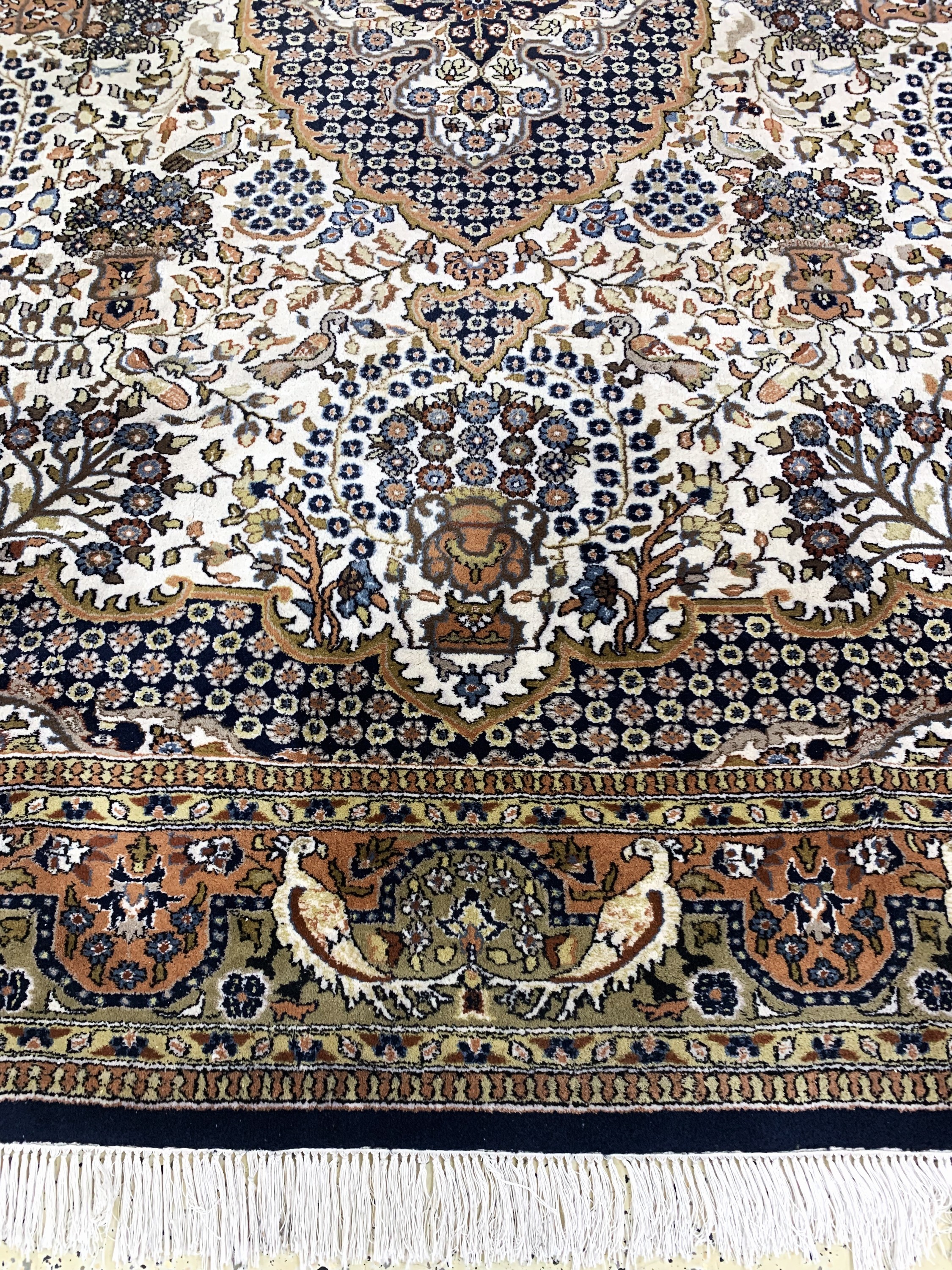 Detail f: Indo Sarogh, Indien, Ende 20.Jhd, Wolle aufBaumwolle, ca. 340 x 253 cm, EHZ: 2
