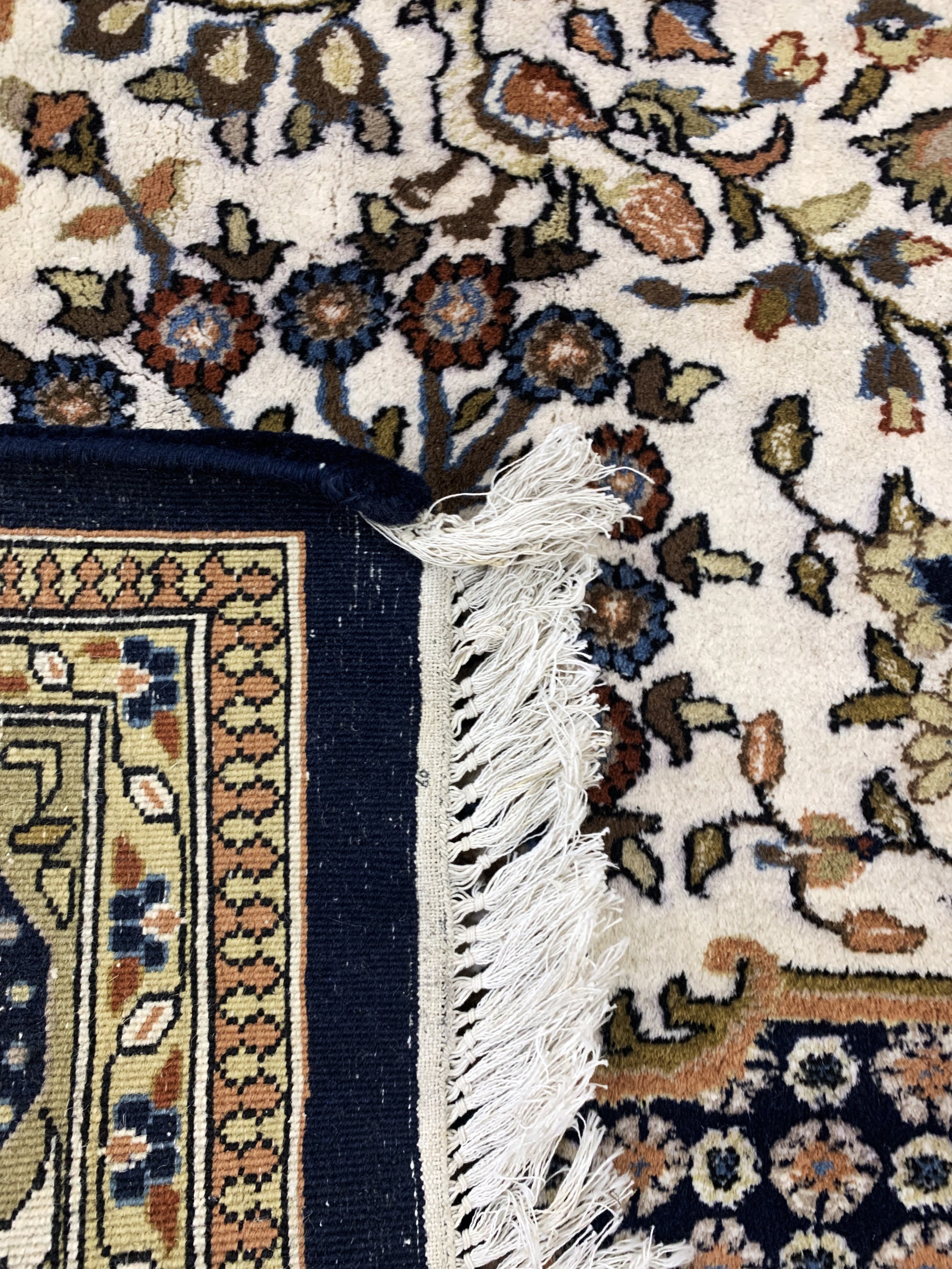 Detail h: Indo Sarogh, Indien, Ende 20.Jhd, Wolle aufBaumwolle, ca. 340 x 253 cm, EHZ: 2