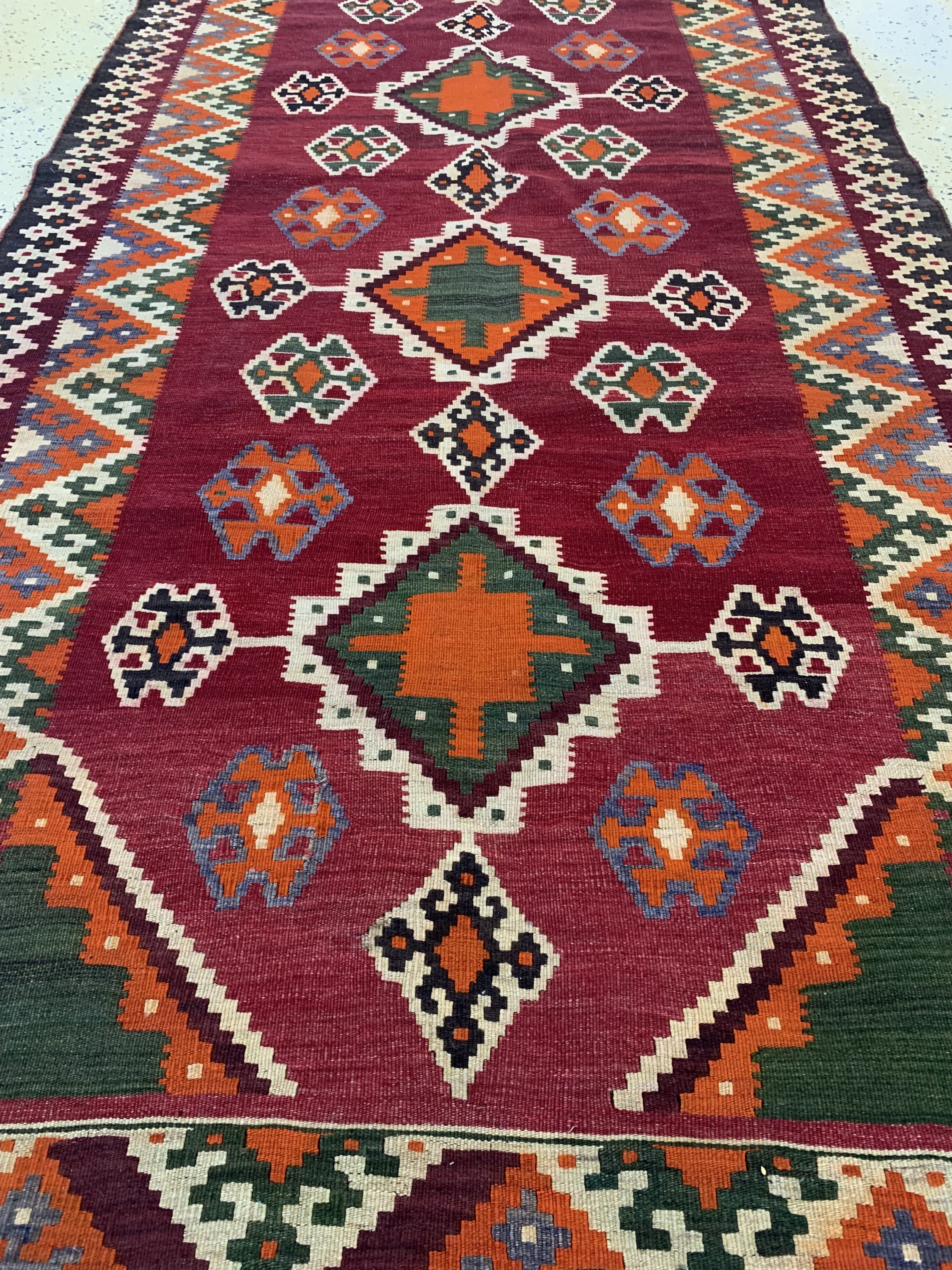 Detail e: Ghaschgai Kelim, Persien, Anfang 20.Jhd, Wolle auf Wolle, ca. 292 x 123 cm, EHZ: 2(restauriert)