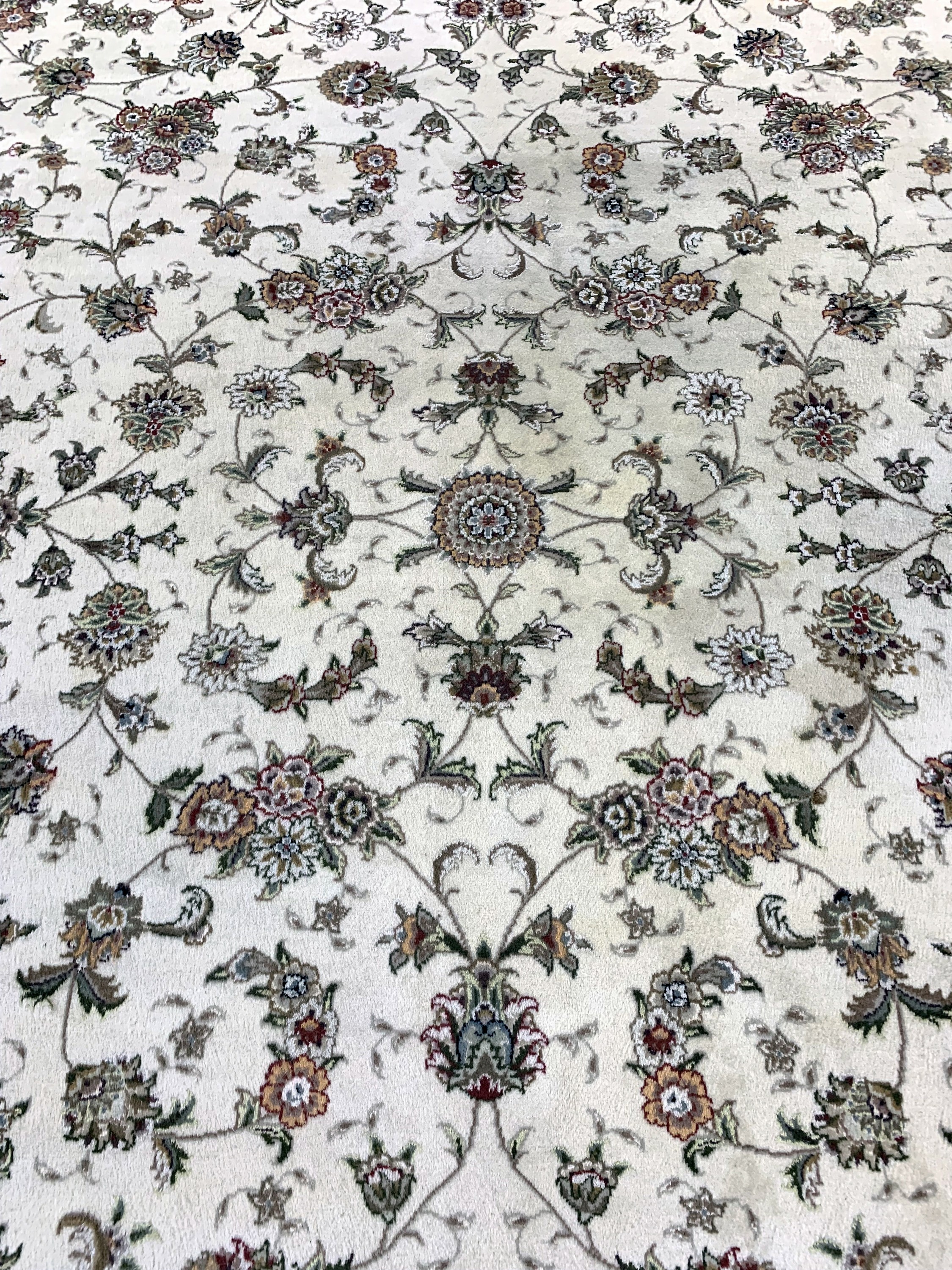 Detail d: Indo Täbriz, Indien, Ende 20.Jhd, Wolle mitSeide, ca. 359 x 273 cm, gereinigt, EHZ: 1-2