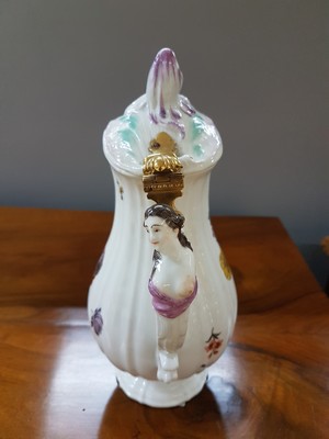 26990467e - Kanne/Krug, Meissen, um 1745, Entwurf J.J. Kaendler, Griff mit Frauenbüste dekoriert, ...