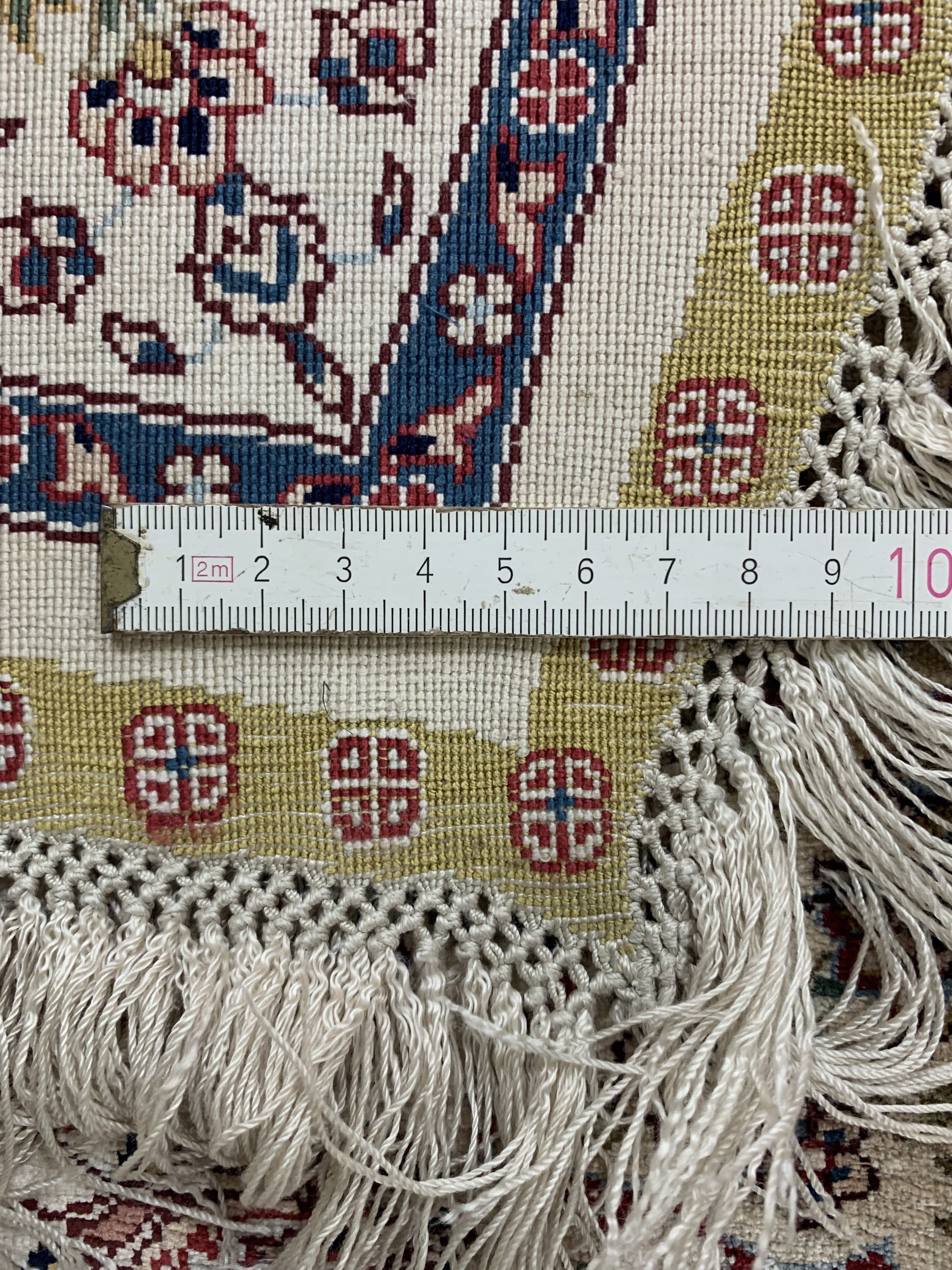 Detail g: Hereke Seide fein, China, Ende 20.Jhd, reine Naturseide, durchmesser: ca. 185 cm, EHZ: 1-2