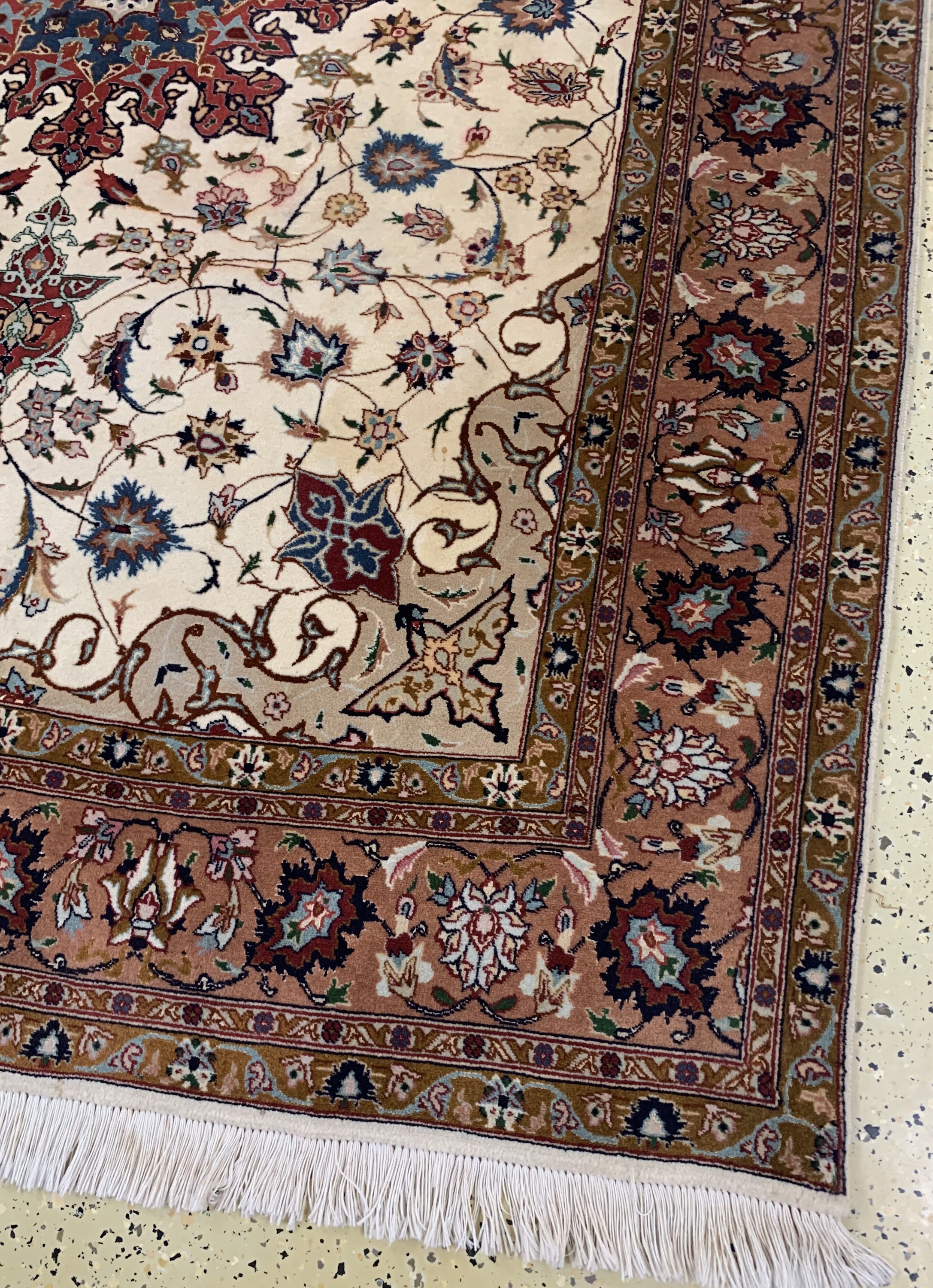 Detail a: Täbriz fein(50 Raj), Persien, Ende 20.Jhd, Korkwolle mit Seide, ca. 204 x 157 cm, ca. 500.000 Kn/qm, Reinigungsbedürftig, EHZ: 2