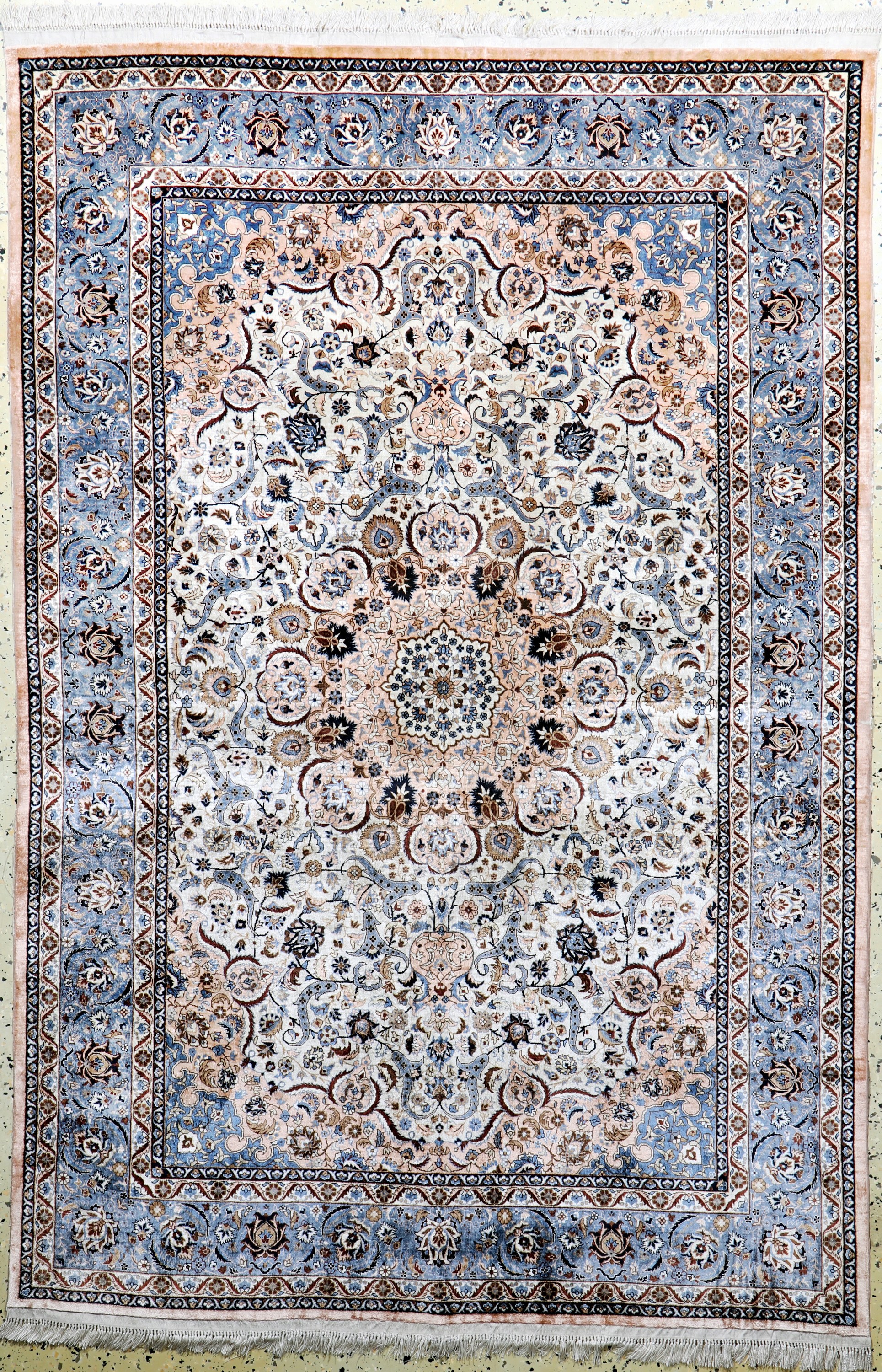 Seiden Keschan, China, Mitte 20.Jhd, reine Naturseide, ca. 183 x 122 cm, EHZ: 2