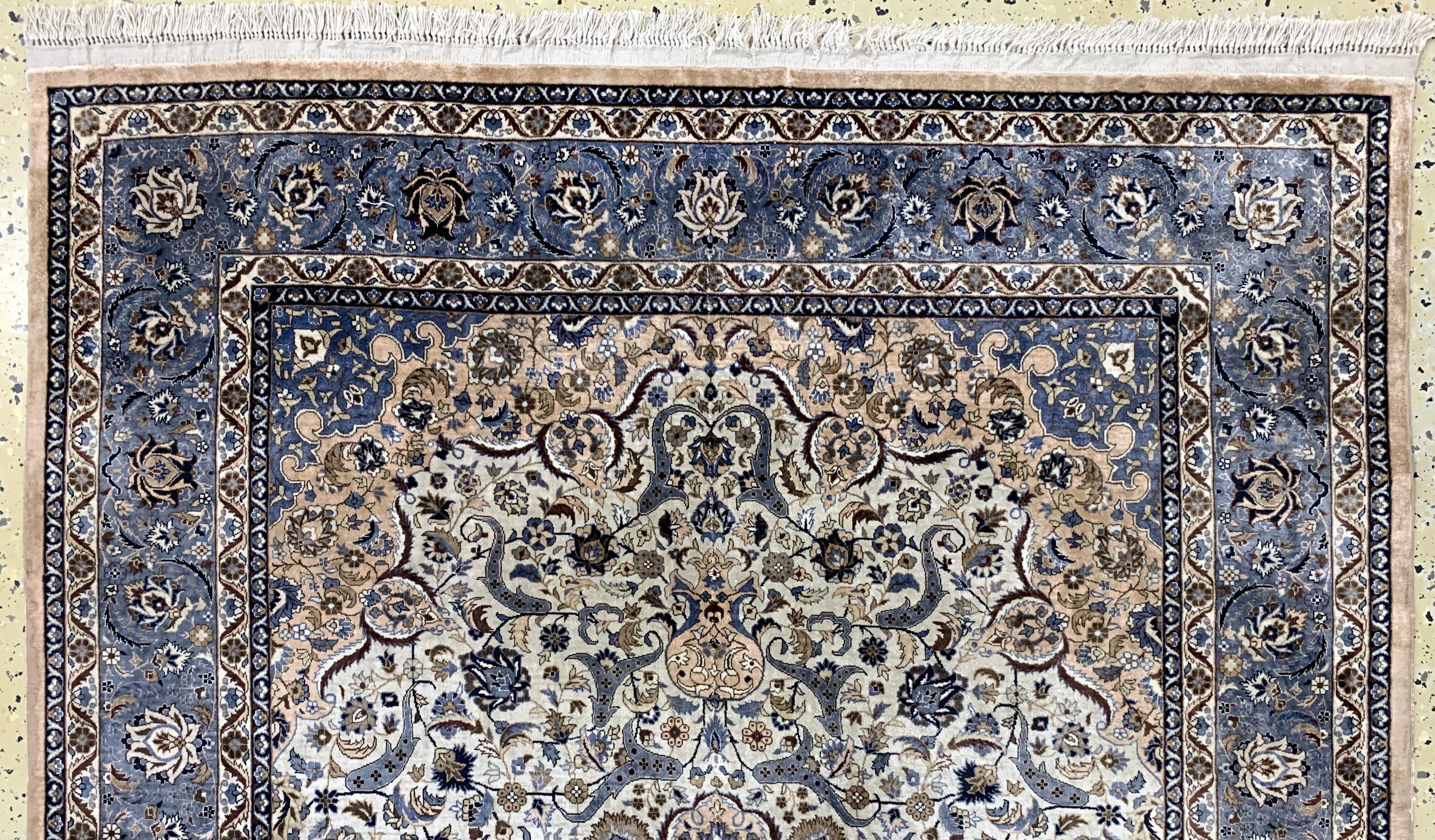 Detail a: Seiden Keschan, China, Mitte 20.Jhd, reine Naturseide, ca. 183 x 122 cm, EHZ: 2