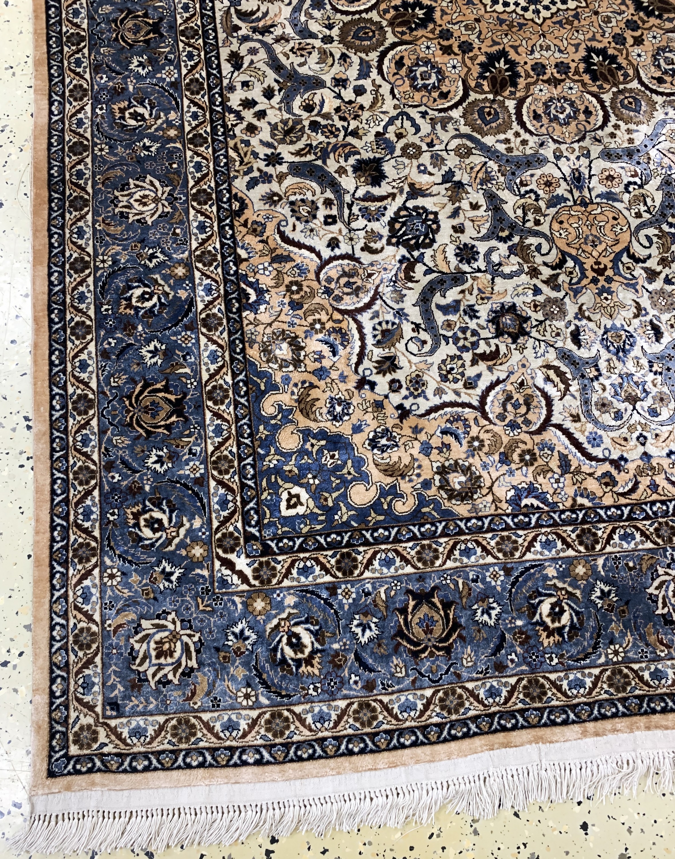 Detail c: Seiden Keschan, China, Mitte 20.Jhd, reine Naturseide, ca. 183 x 122 cm, EHZ: 2