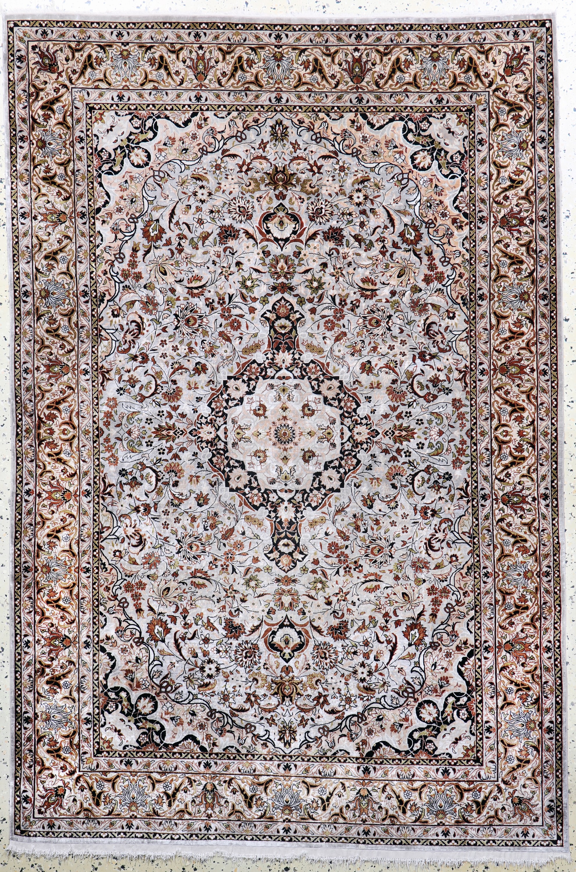 Seiden Keschan, China, Mitte 20.Jhd, reine Naturseide, ca. 184 x 124 cm, EHZ: 2