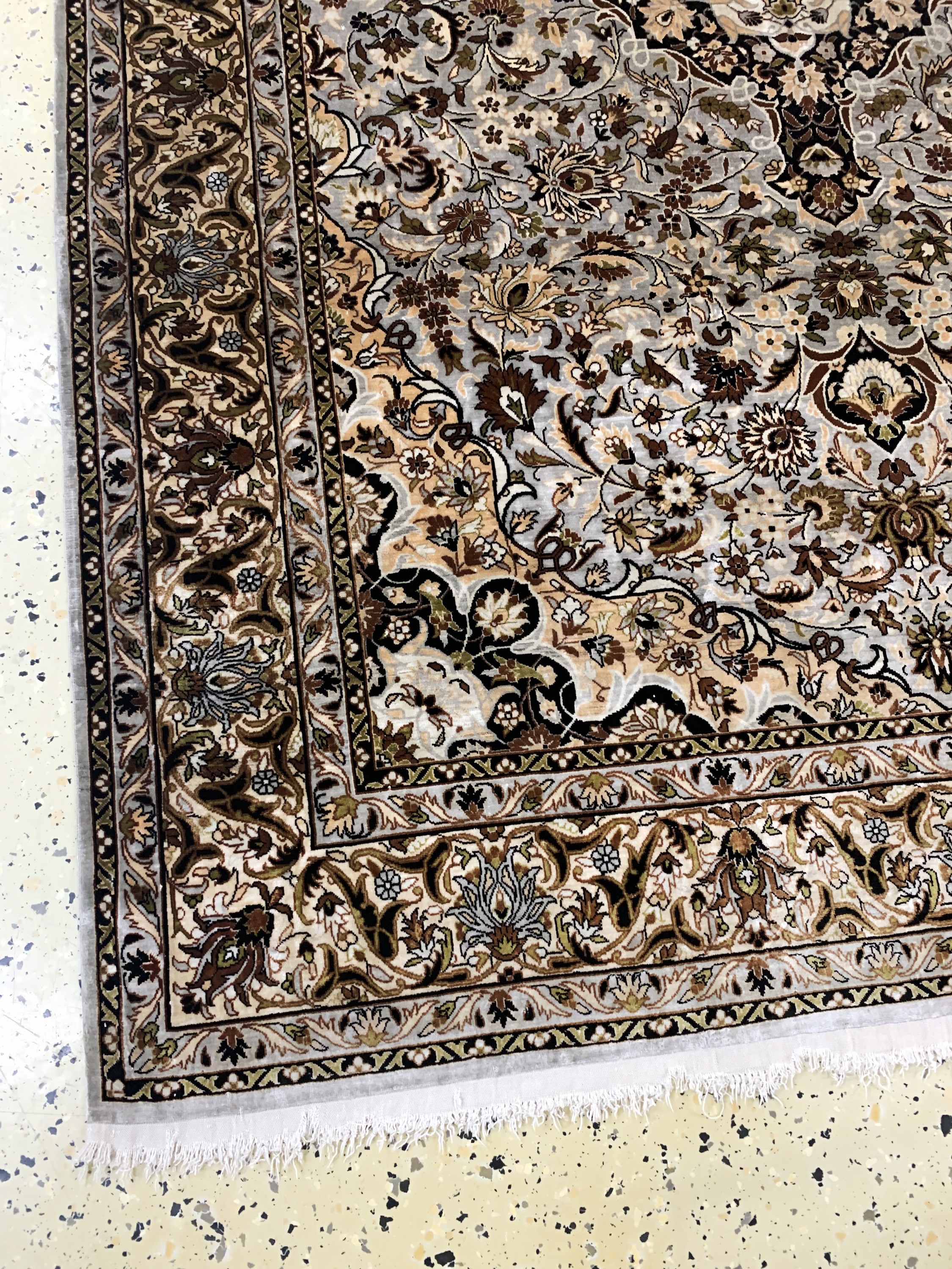 Detail c: Seiden Keschan, China, Mitte 20.Jhd, reine Naturseide, ca. 184 x 124 cm, EHZ: 2
