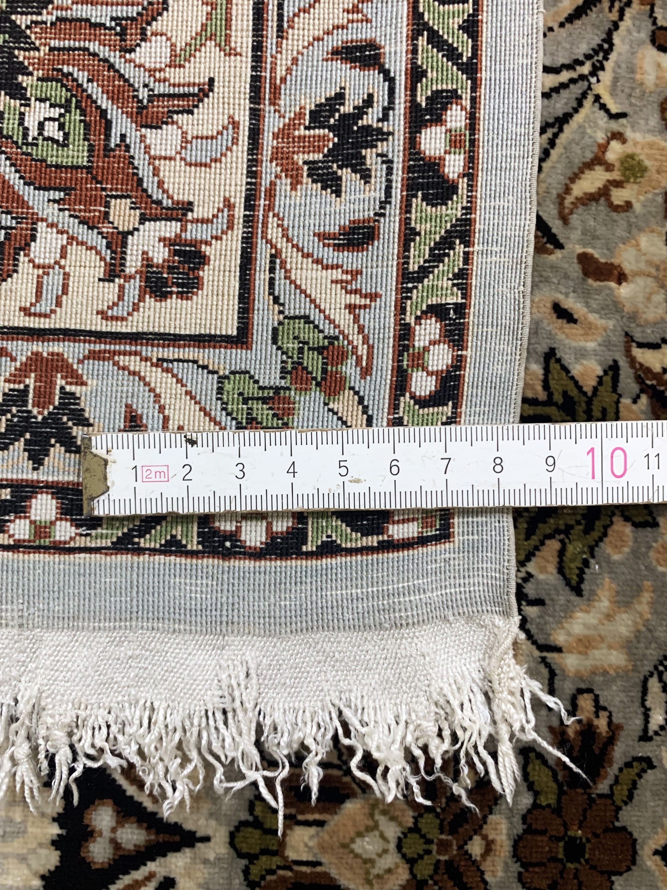 Detail e: Seiden Keschan, China, Mitte 20.Jhd, reine Naturseide, ca. 184 x 124 cm, EHZ: 2