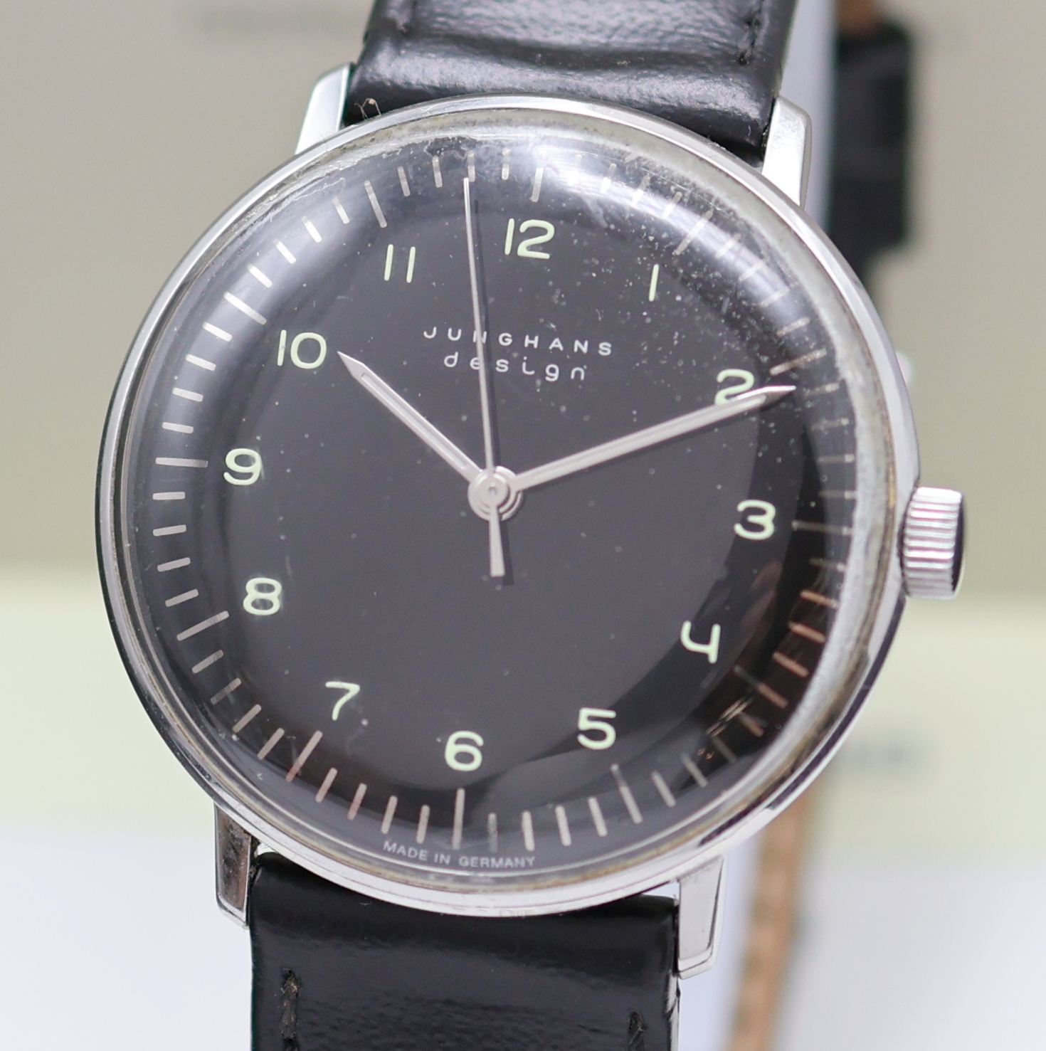 Detail a: JUNGHANS Armbanduhr Max Bill Referenz 27.3702, Deutschland um 2005, Handaufzug, Edelstahlgeh., Boden verschr., schwarzes Zifferbl. m. Leuchtzahlen, ...