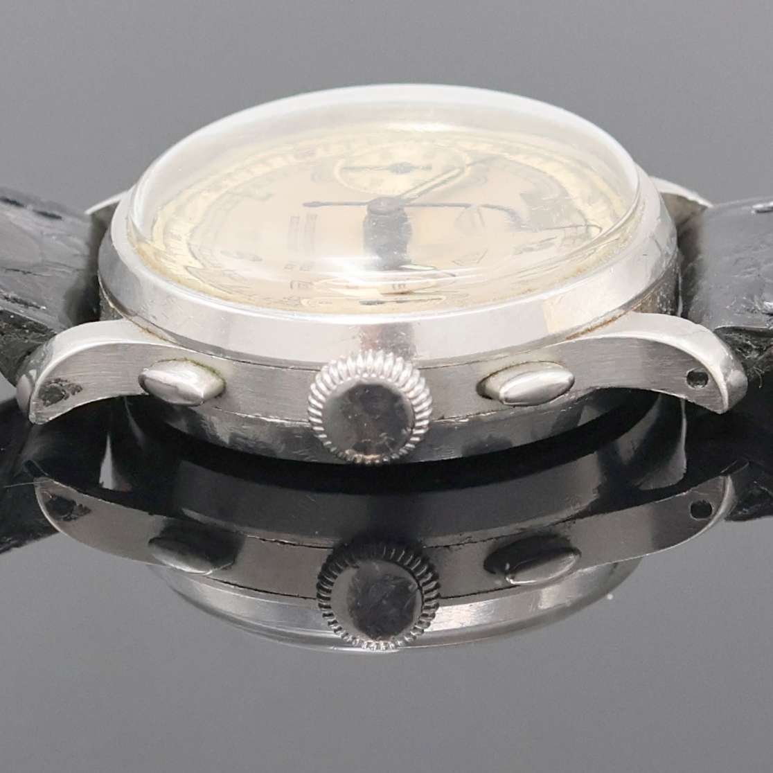 Detail c: HEUER / BEYER ZÜRICH Schaltradchronograph in Stahl, Schweiz um 1940, Handaufzug, 3-teil. Geh., Boden und Glasrand aufgedr., orig. Krone und ...