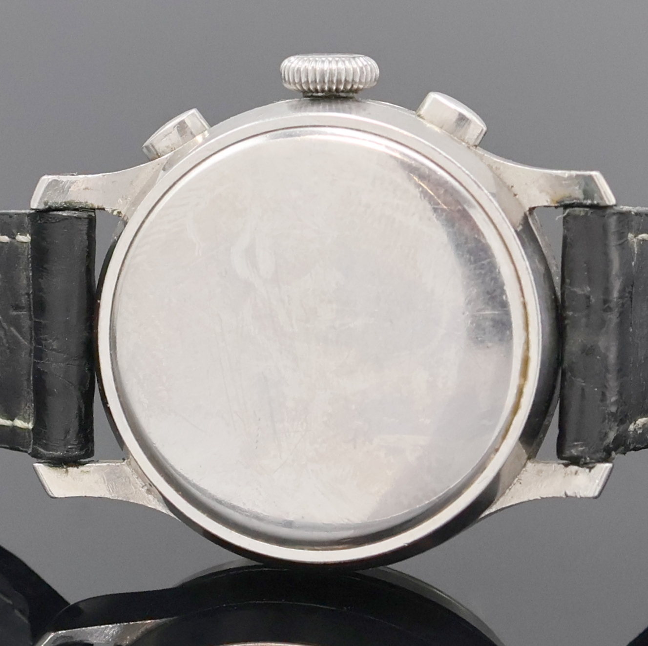 Detail d: HEUER / BEYER ZÜRICH Schaltradchronograph in Stahl, Schweiz um 1940, Handaufzug, 3-teil. Geh., Boden und Glasrand aufgedr., orig. Krone und ...