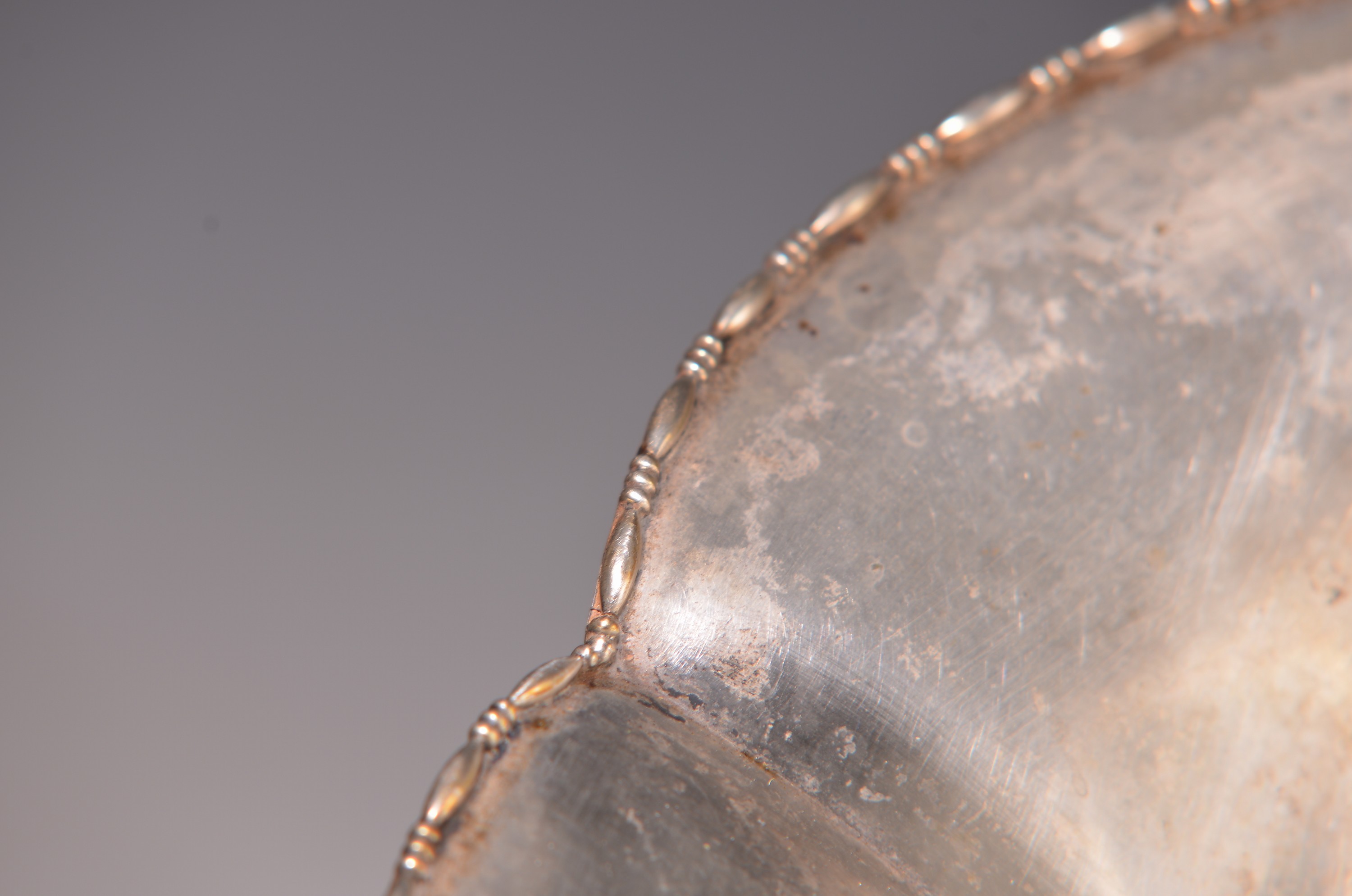 Detail a: Fußschale, Koch & Bergfeld, um 1900, 800er Silber, sechspassige Schale, Abschluß mit Bordüre, ca. 820 g, H. 23 cm, D. 30 cm, stärkere ...