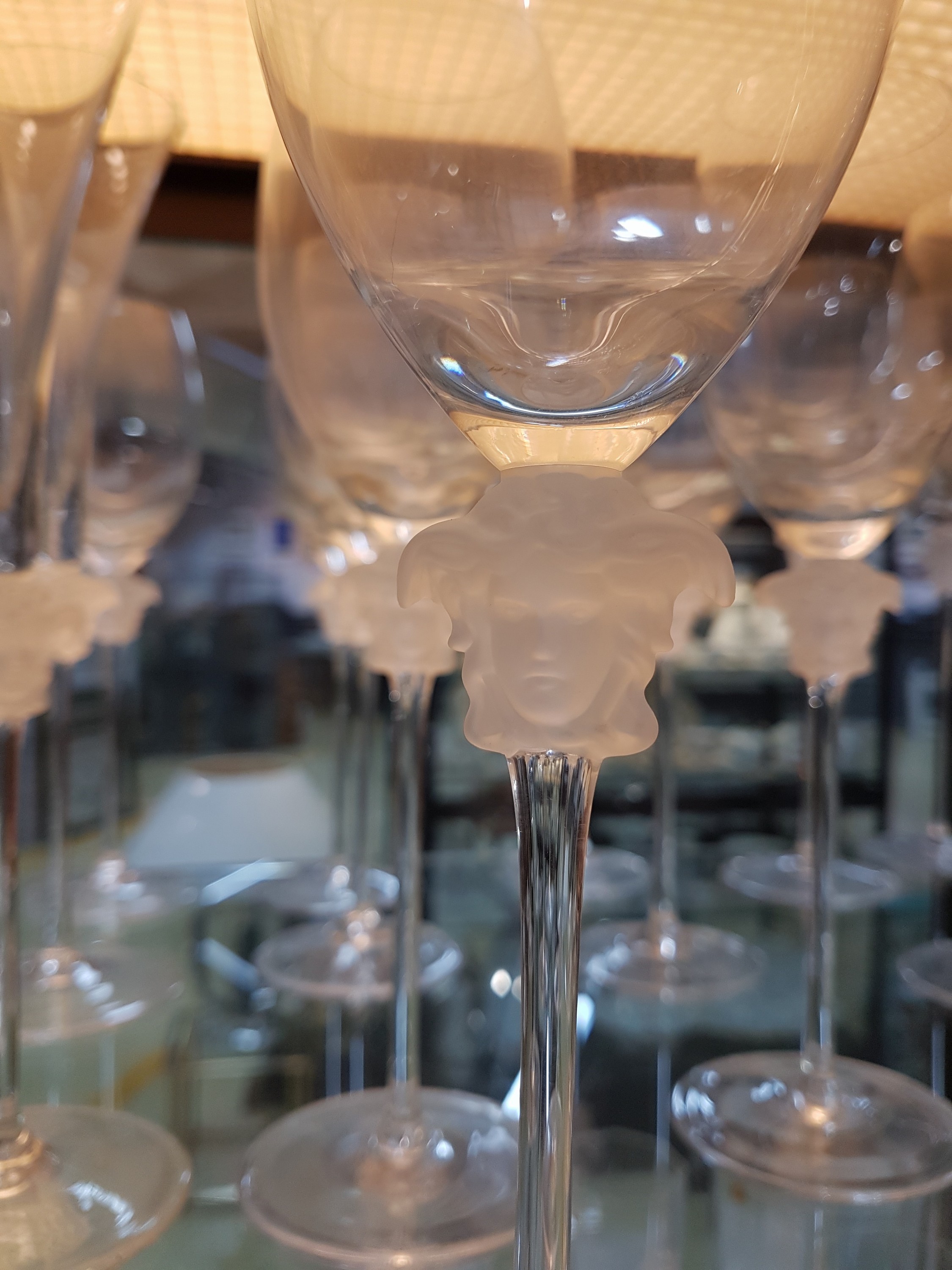 Detail d: Trinkglasservice, Rosenthal, Dekor Medusa, Entwurf Gianni Versace, farbloses Glas mit mattiertem Medusenhaupt, 6 Sektgläser, 5 Rotweingläser, 3 ...