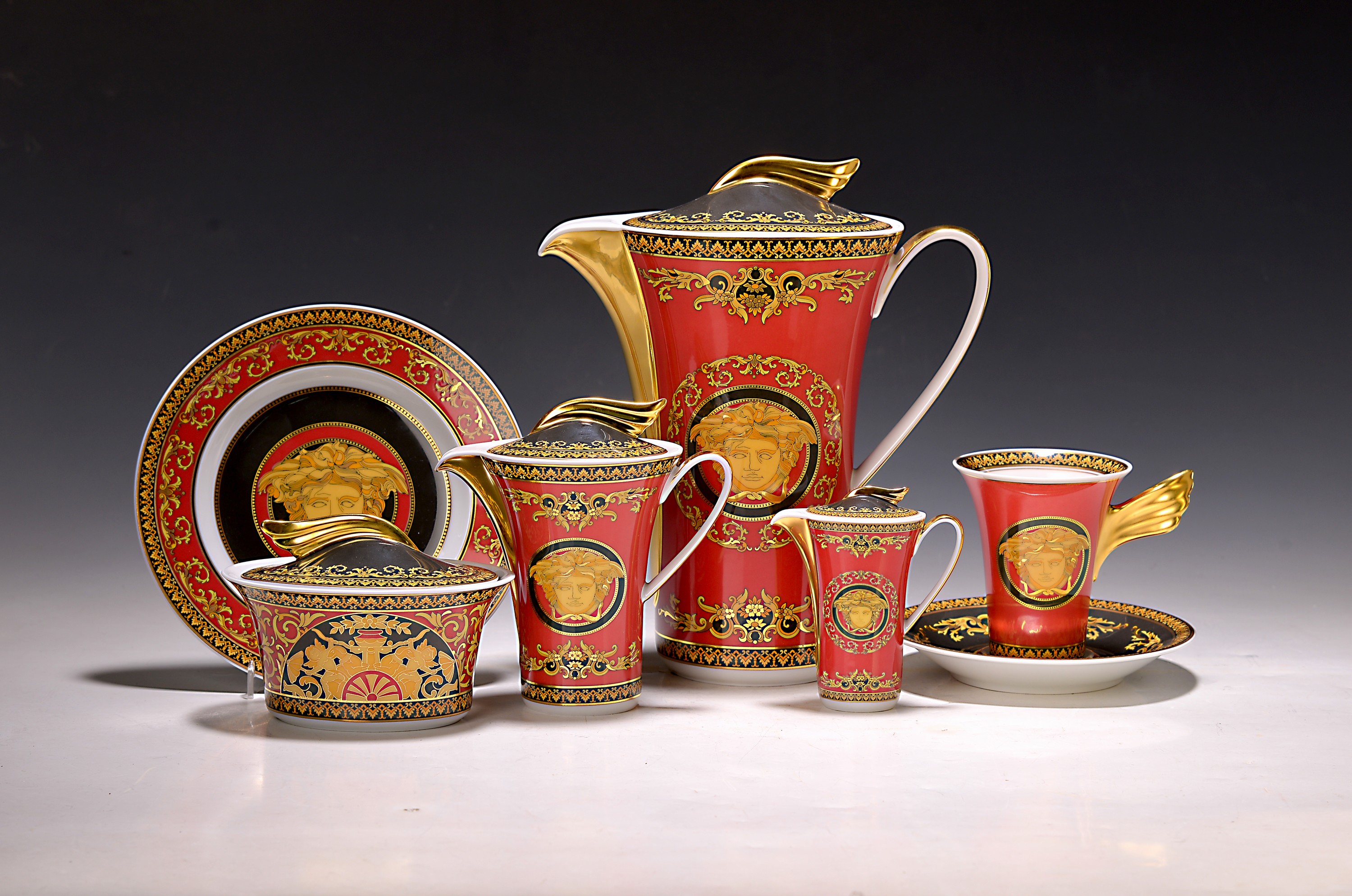 Image 26991142 - Kaffeeservice für 6 Personen, Rosenthal, Dekor Medusa, Entwurf Gianni Versace, Kanne, ...