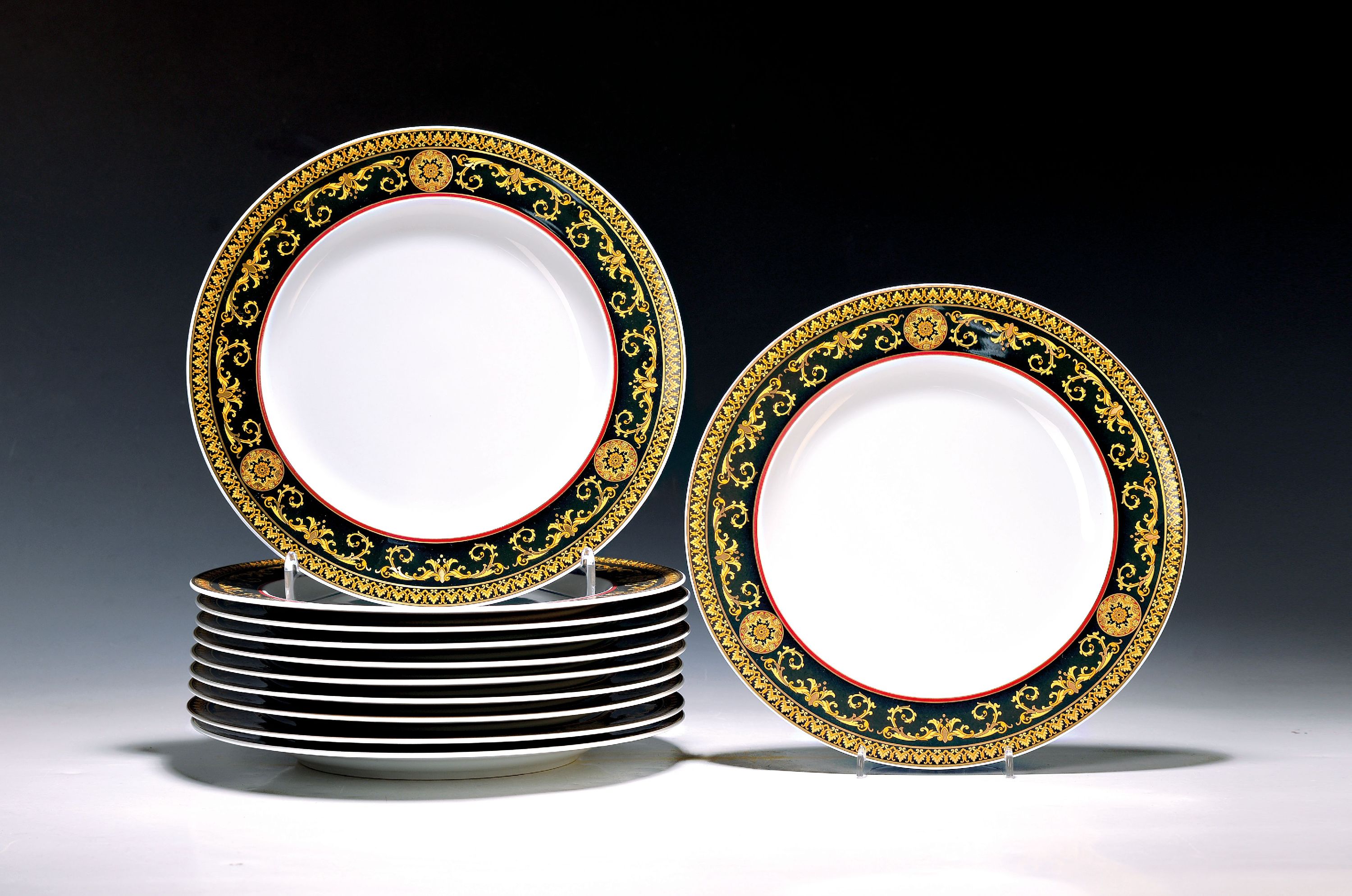 Image 26991144 - 11 flache Speiseteller, Rosenthal, Dekor Medusa, Entwurf Gianni Versace, D. ca. 27.5 cm