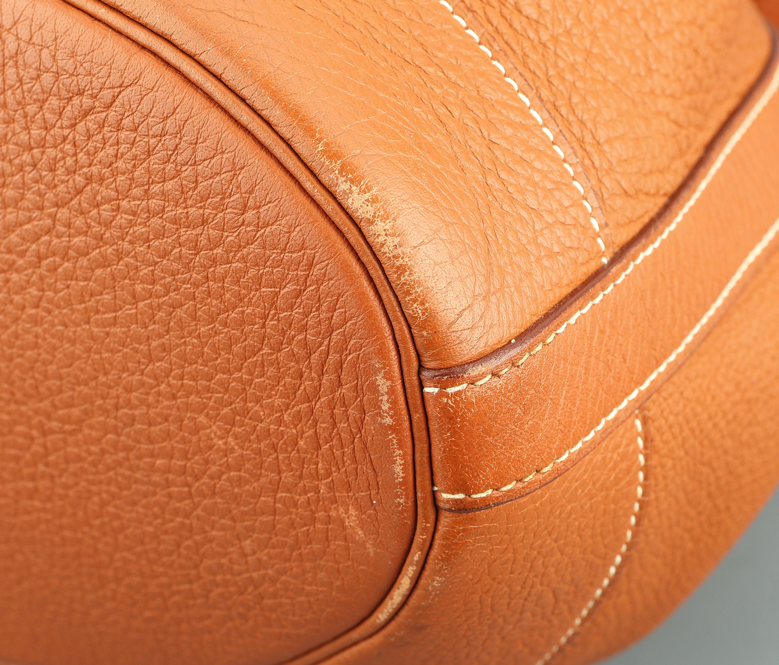 Detail c: HERMES Tasche "Market" , Togo Leder golden- brown/braun, goldfarbene Hardware, ca. 27 x 43x 14 cm, Gebr.-Spuren