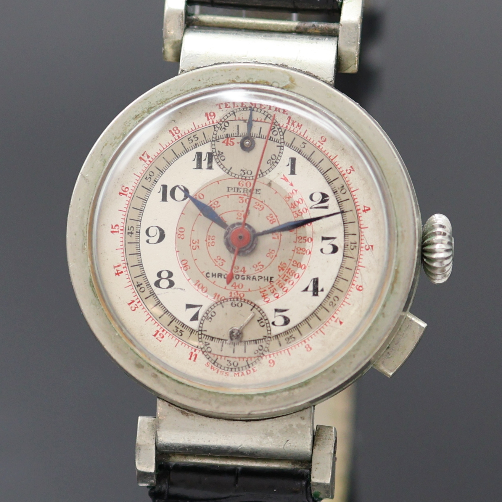 Detail a: PIERCE seltener Eindrücker- Schaltradchronograph, Schweiz 1930er Jahre, vern. Geh., Glasrand und Edelstahlboden aufgedr., bewegl. Bandanst., silb. ...