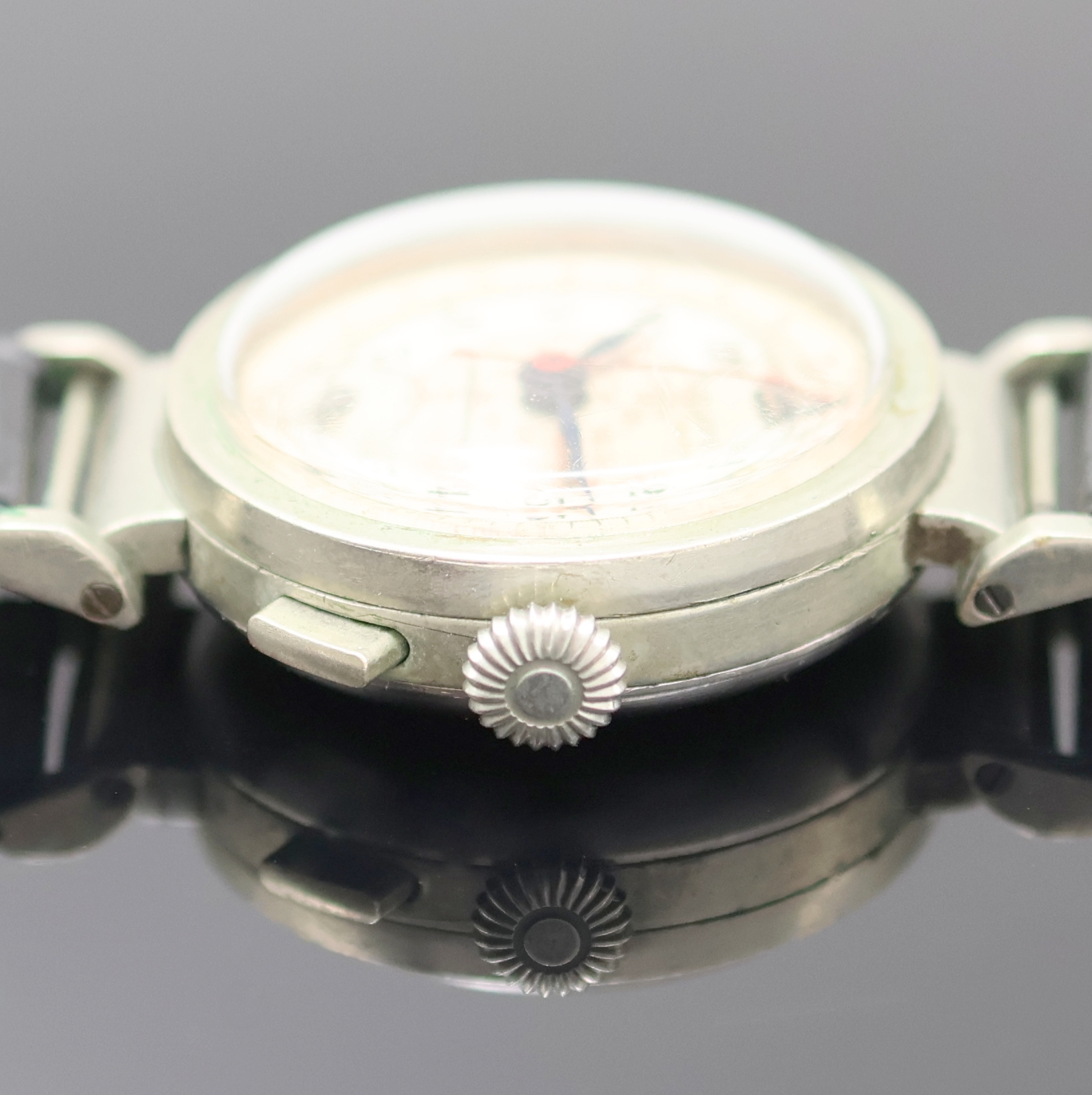 Detail c: PIERCE seltener Eindrücker- Schaltradchronograph, Schweiz 1930er Jahre, vern. Geh., Glasrand und Edelstahlboden aufgedr., bewegl. Bandanst., silb. ...