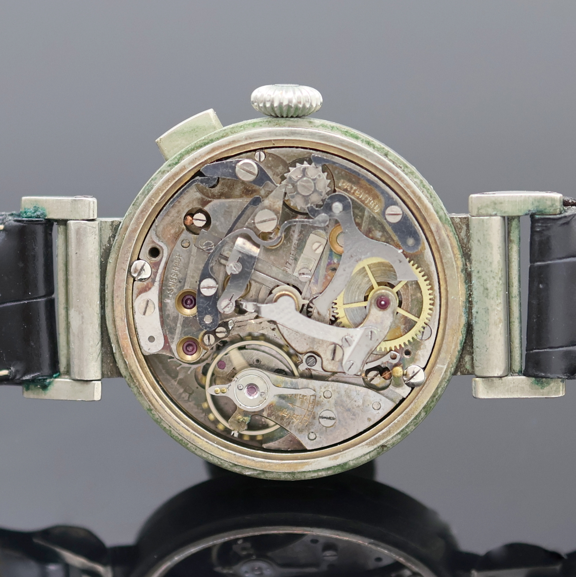 Detail e: PIERCE seltener Eindrücker- Schaltradchronograph, Schweiz 1930er Jahre, vern. Geh., Glasrand und Edelstahlboden aufgedr., bewegl. Bandanst., silb. ...