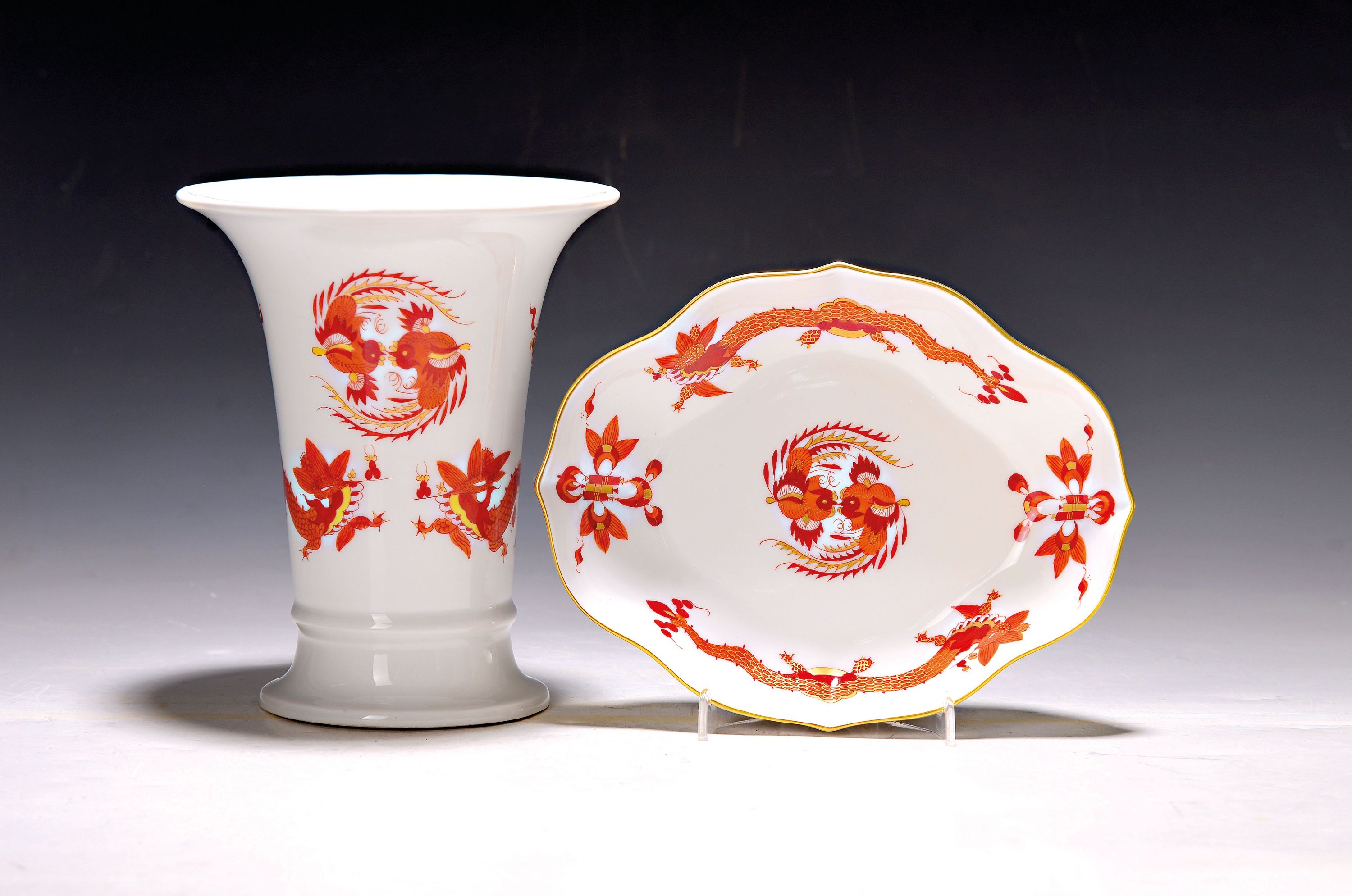 Image 26991167 - Vase und Schale, Meissen, 1. Wahl, Vase um 1880-90, Dekor roter Hofdrache, H. ca. 16cm; ...