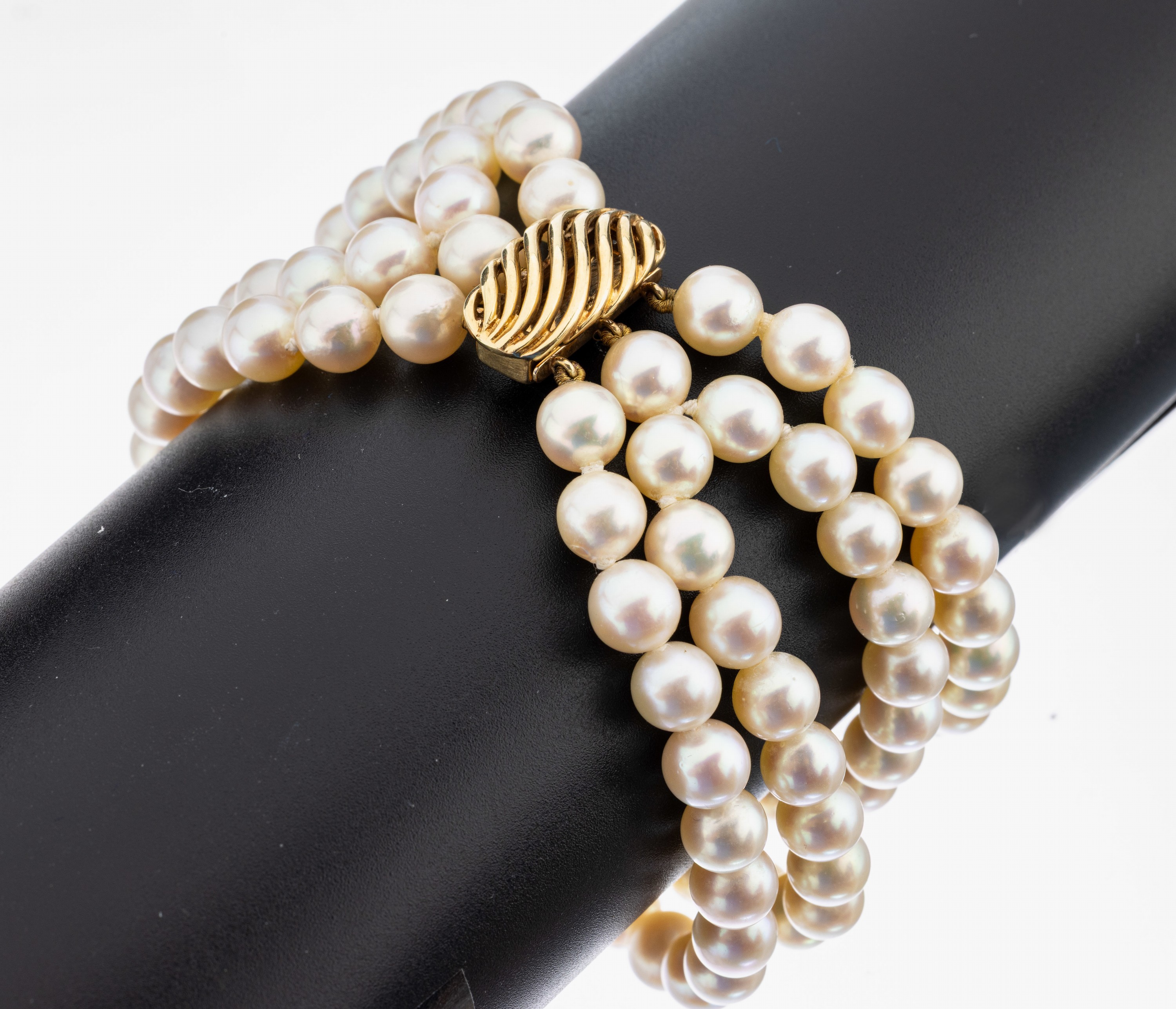 Image 26991176 - Perl-Armband mit 14 kt Gold Schließe, GG 585/000, 4-rhg. Akoyazuchtperlen, D. ca. 7.3 ...