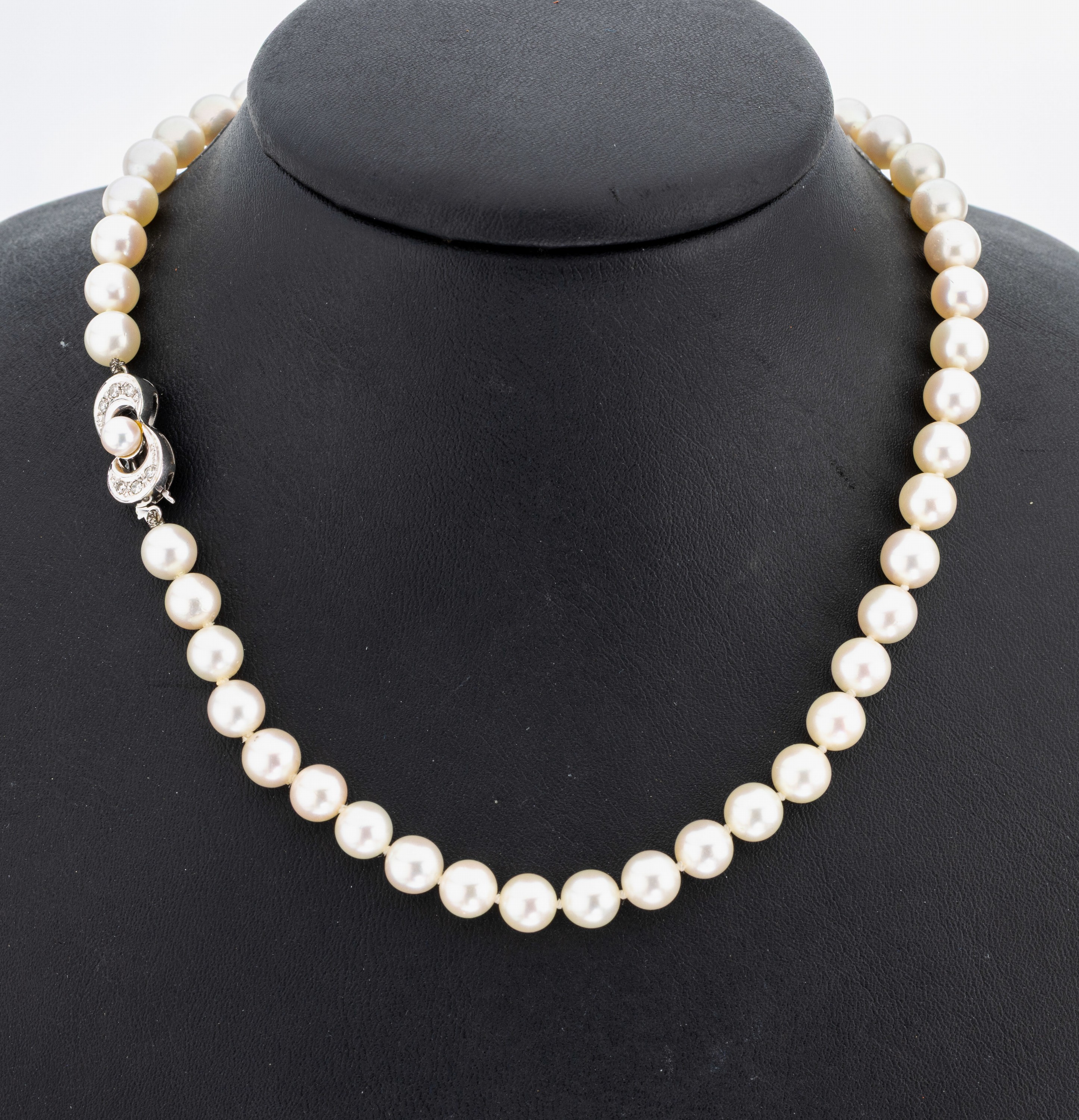 Perl-Collier mit 14 kt Gold Perl-Diamant -Schmuckschließe, WG 585/000, Akoyazuchtperlen, D. ca. 7-7.4 mm, Steckschließe mit Akoyazuchtperle, D. ...
