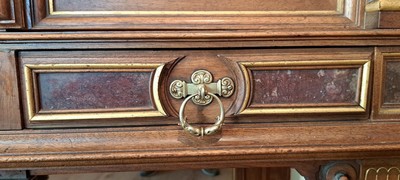 26991102i - Zweitüriger Stollenschrank, wohl Mainz, um 1890, Nußbaum massiv, z.T. Furnier, ...