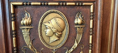 26991102l - Zweitüriger Stollenschrank, wohl Mainz, um 1890, Nußbaum massiv, z.T. Furnier, ...