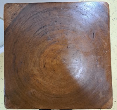 26991130a - Blumensäule, 20.Jh., Hartholz massiv, H. ca. 76 cm