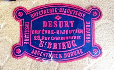 26991135a - Kleine Pendule, Frankreich um 1880, ockerfarbener geäderter Marmor mit vergoldeten ...