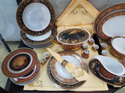 26991143a - Speiseservice für 8 Personen, Rosenthal, Dekor Medusa, Entwurf Gianni Versace, 8 flache ...