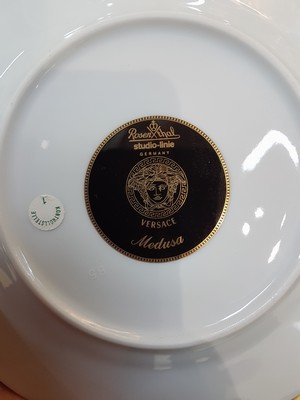 26991143l - Speiseservice für 8 Personen, Rosenthal, Dekor Medusa, Entwurf Gianni Versace, 8 flache ...