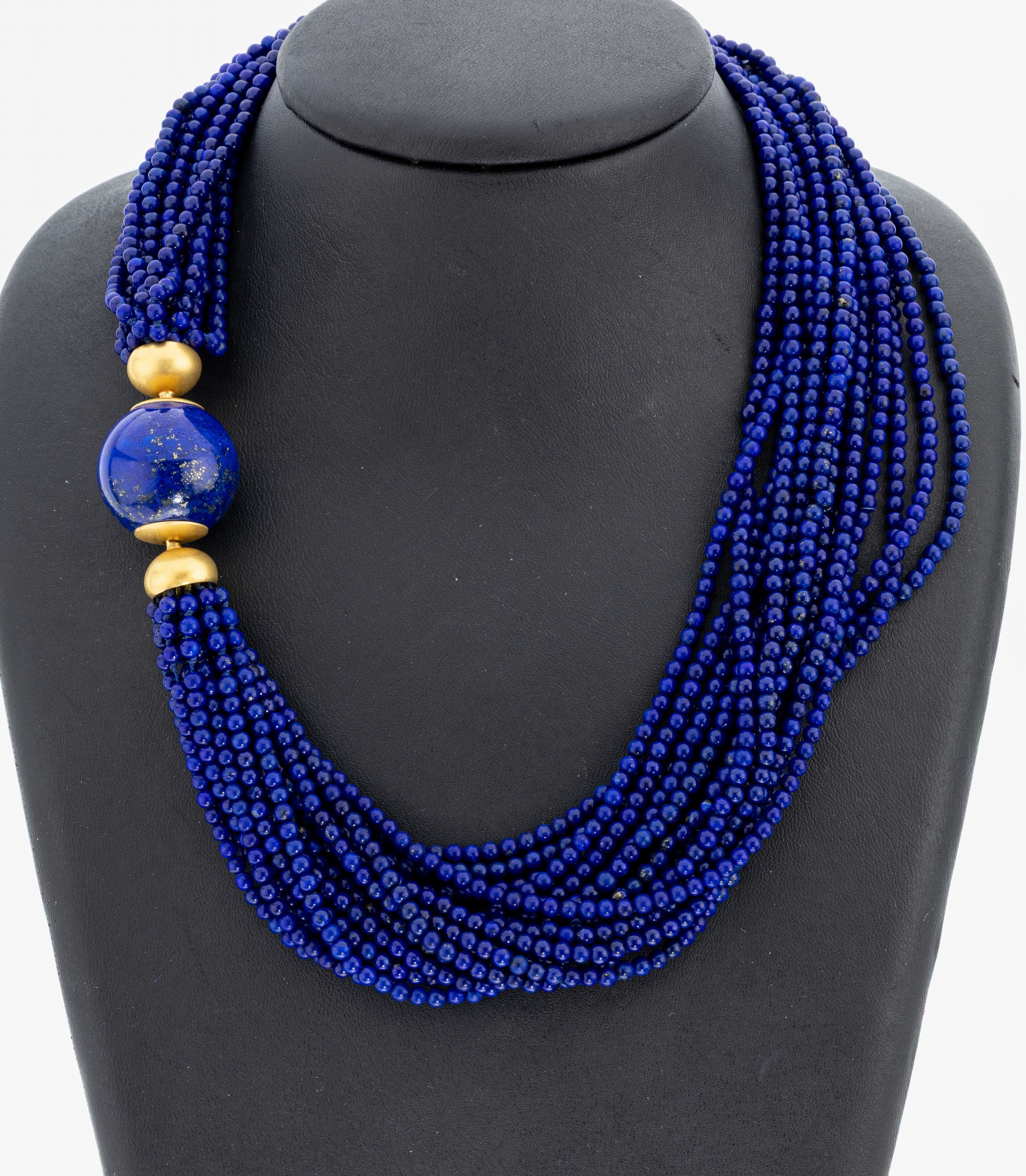 Lapislazuli-Collier mit 18 kt Gold Schließe, GG 750/000 sat., 15-rhg. Lapislazuli -Kugeln, D. ca. 3.2 mm, Bajonetteschließe in gr. ...