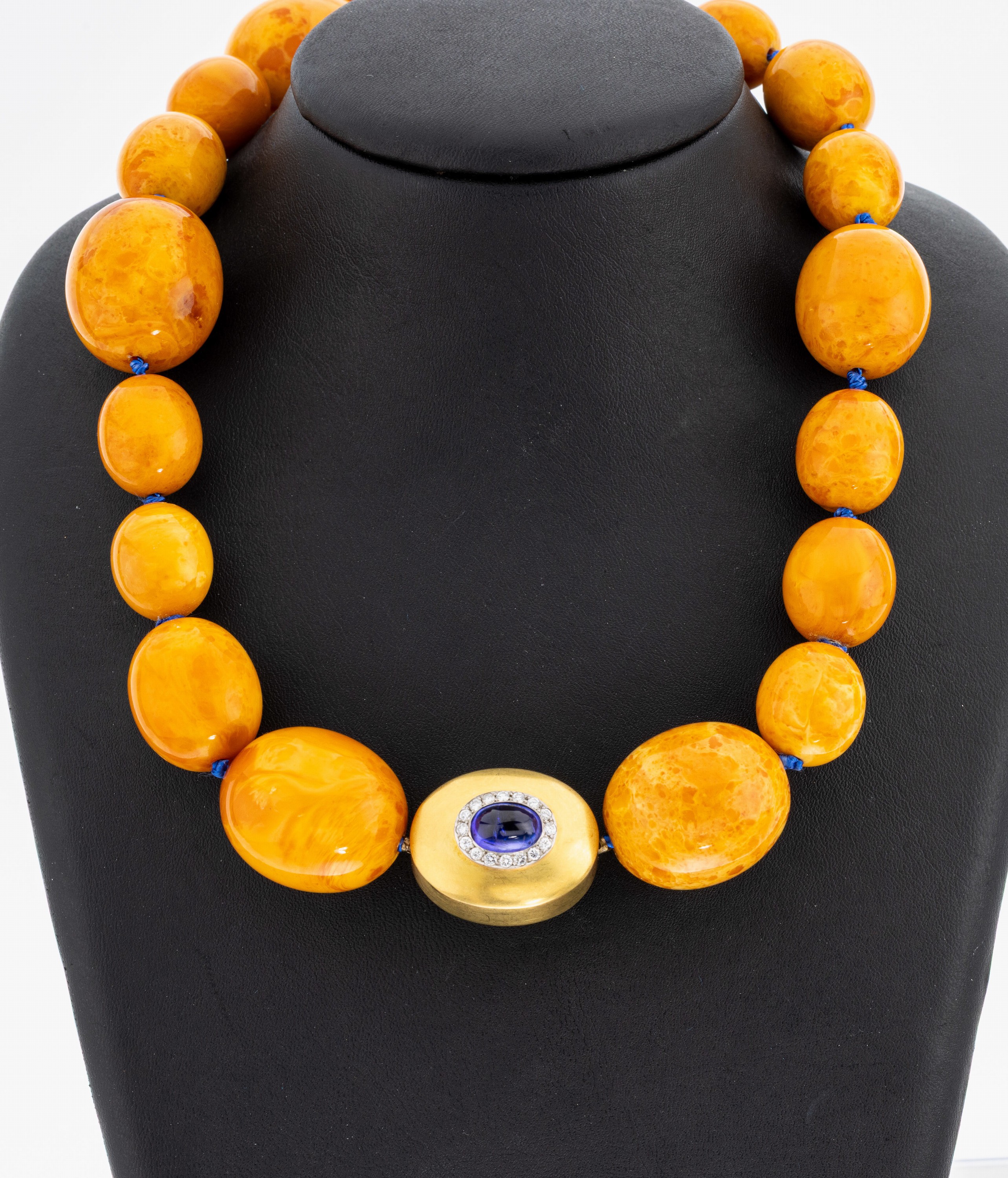 Image 26991256 - Ausgefallenes Bernstein-Collier mit 18 kt Goldund Platin Tansanit-Brillant-Schließe, ...