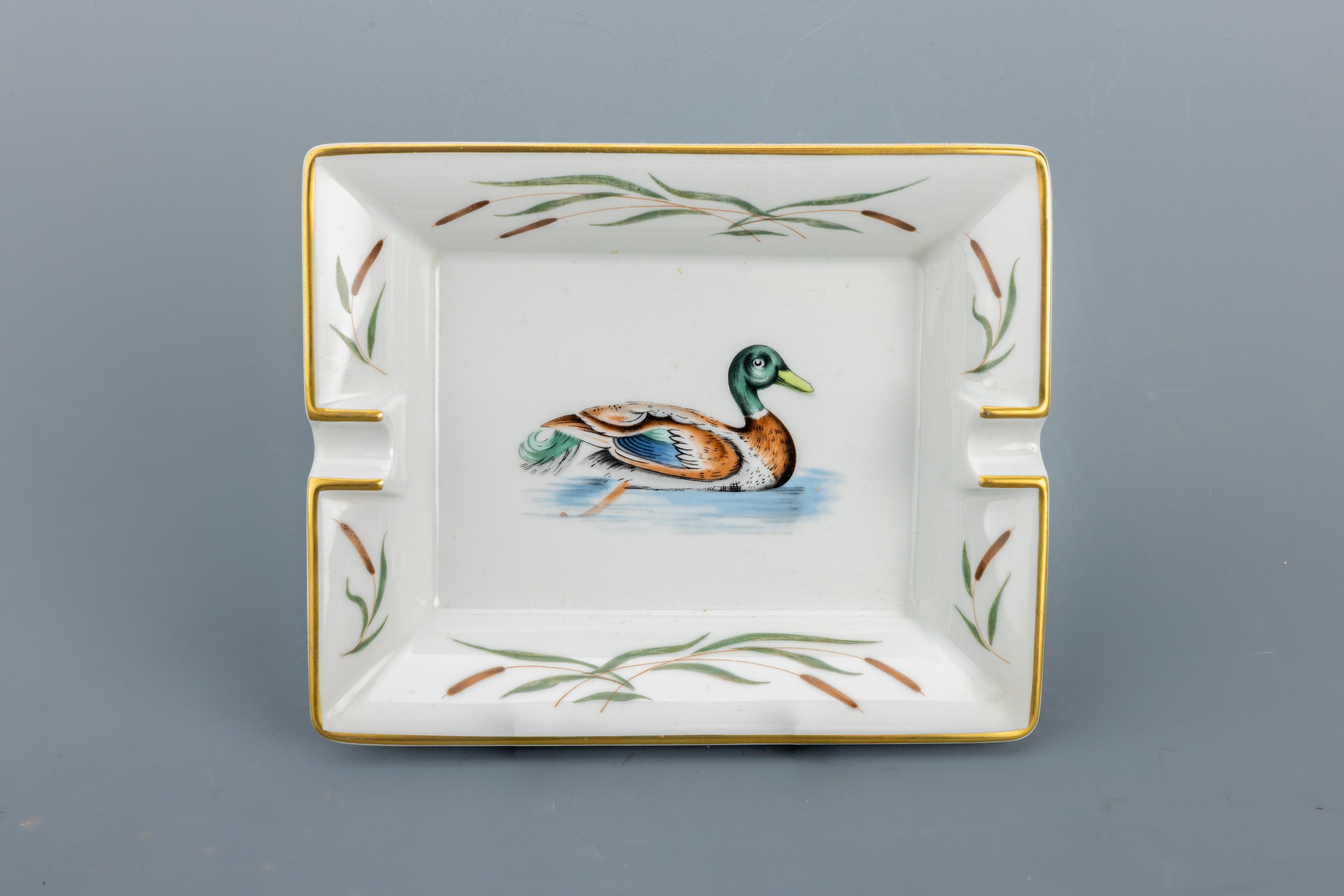 Image 26991268 - HERMES Aschenbecher ´Erpel´, Porzellan, weißer Grund, goldfarb. Rand, Malerei mit ...