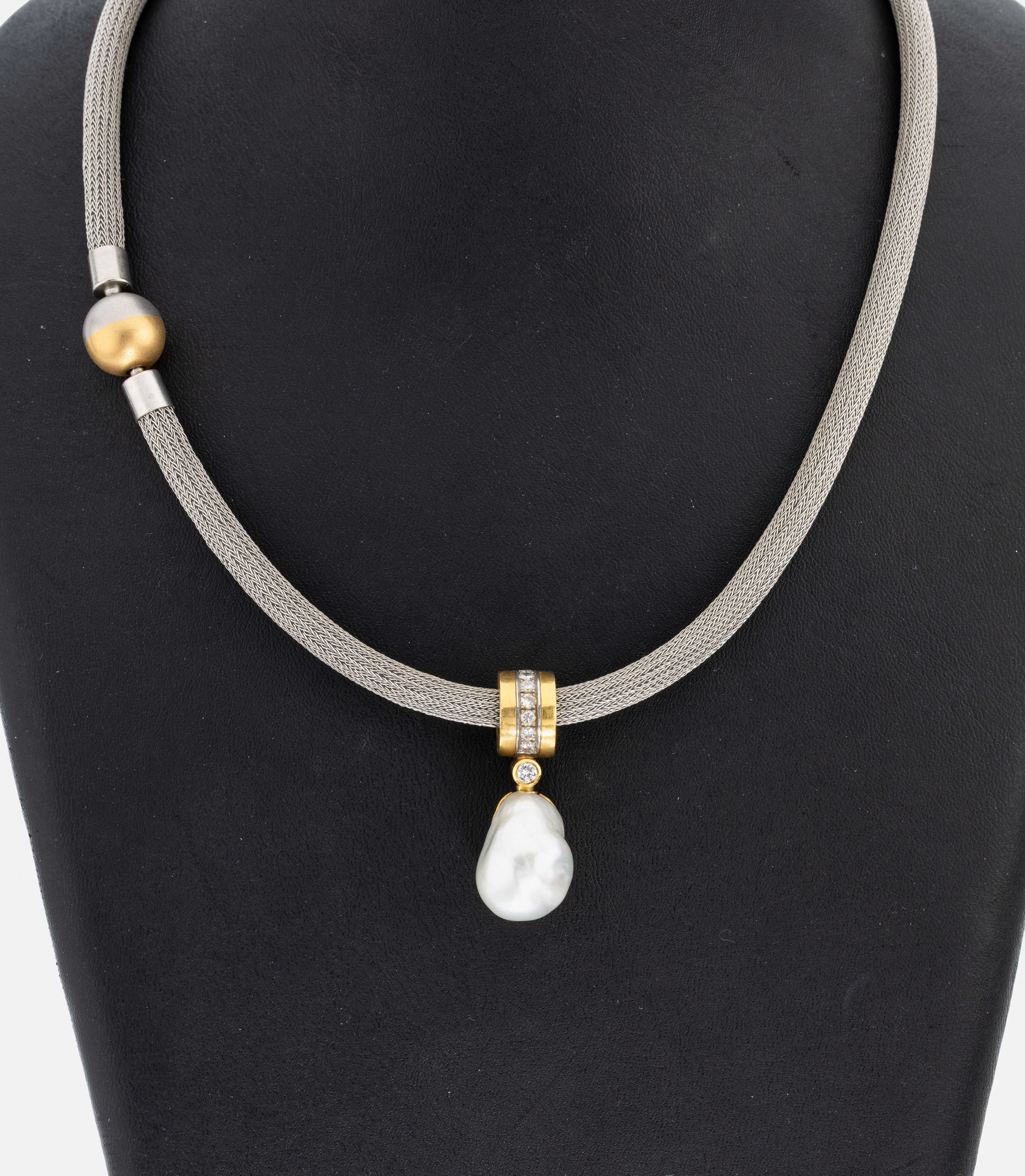 Image 26991274 - 18 kt Gold Perl-Brillant-Anhänger, GG 750/000, 15 Brillanten zus. ca. 0.70 ct ...