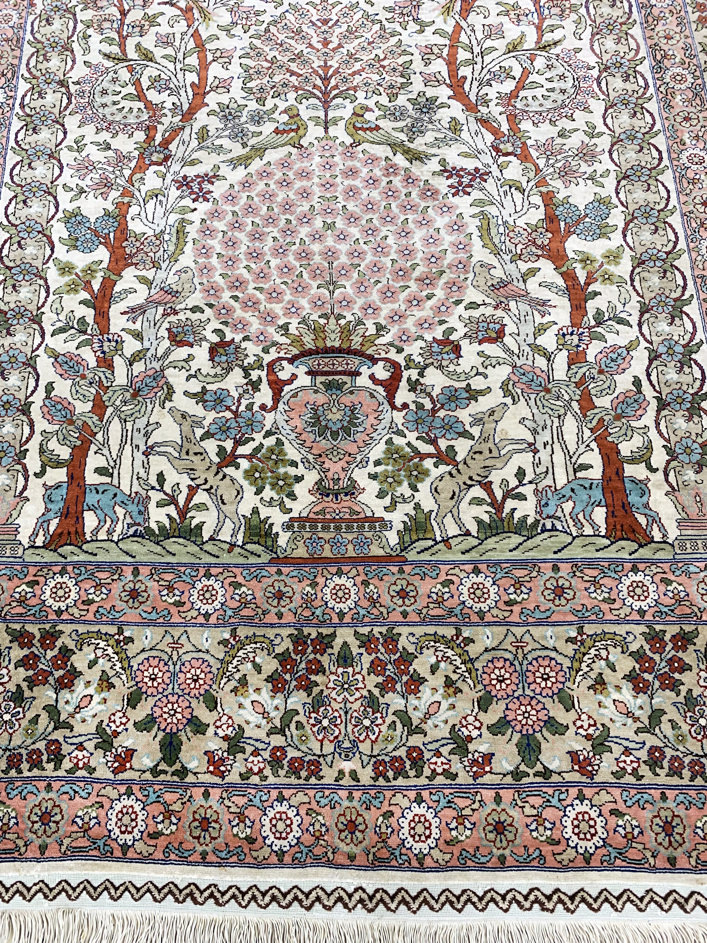 Detail c: Kayseri alt, Türkei, Mitte 20.Jhd., reine Naturseide, ca. 193 x 139 cm, EHZ: 2