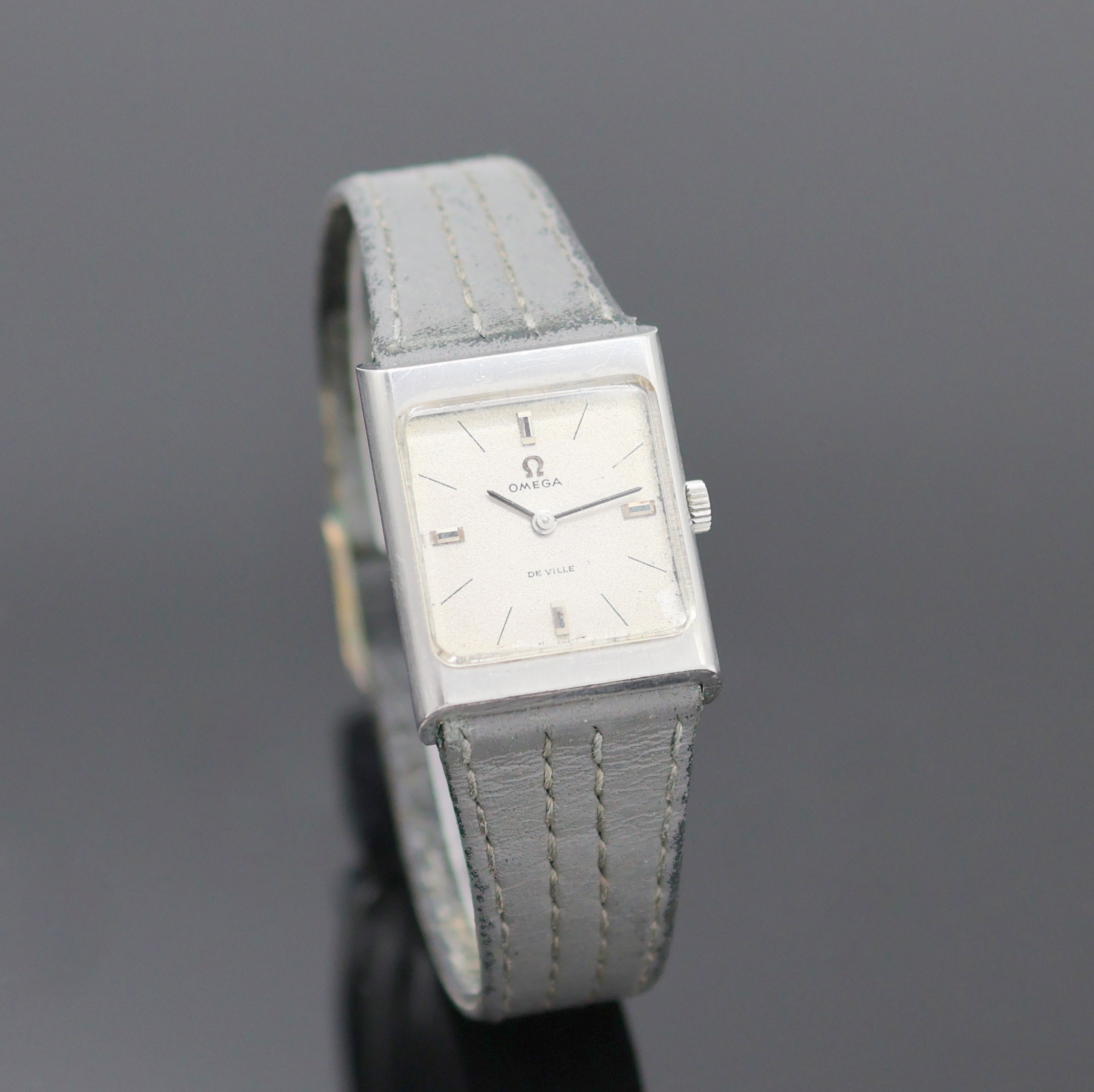 Detail b: OMEGA De Ville Armbanduhr in Edelstahl Referenz 511.324, Schweiz um 1969, Handaufzug, 2-teil. rechteck. Geh. inkl. Lederband m. Dornschl., orig. ...