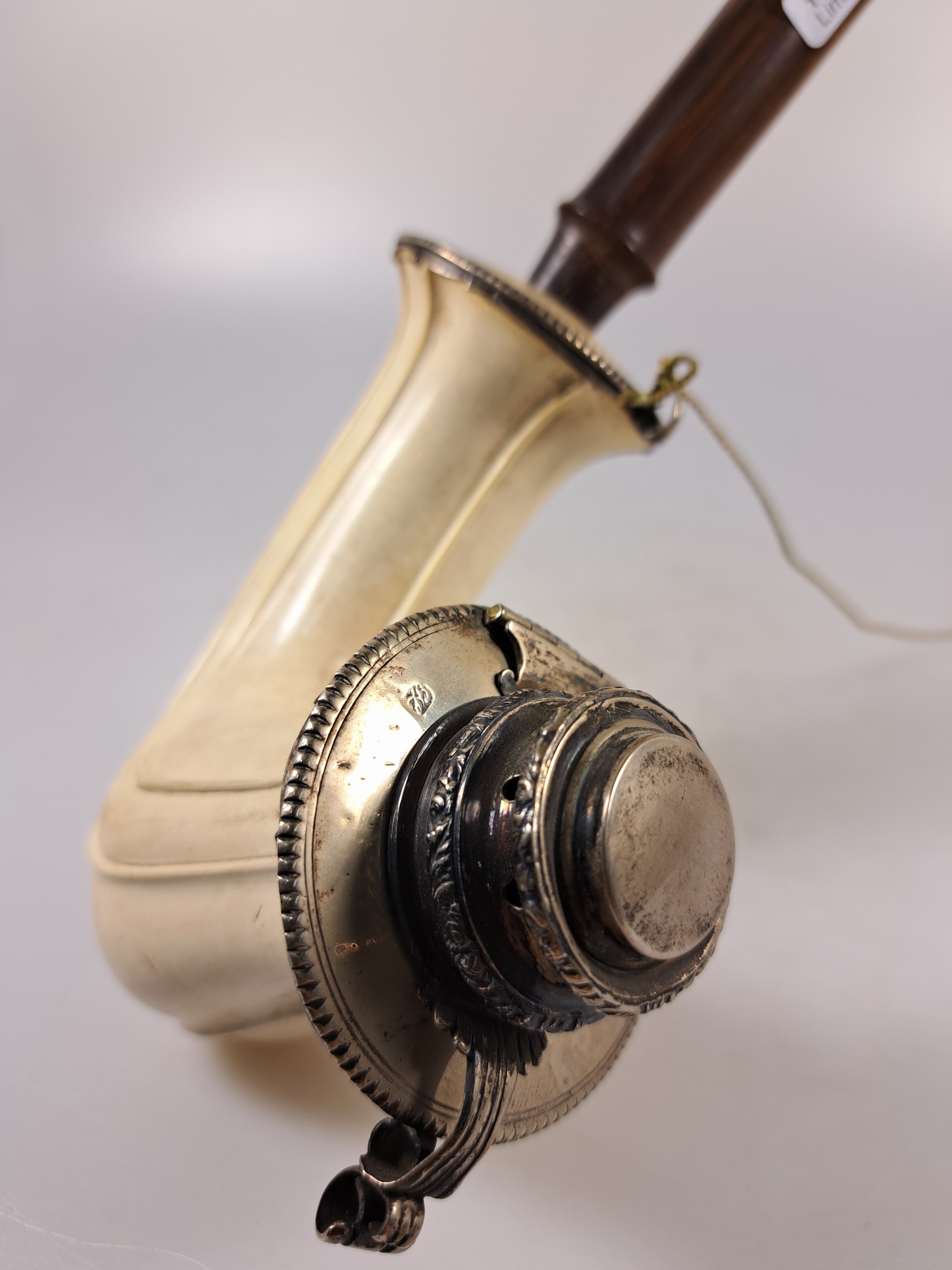 Detail h: Konvolut aus 10 Pfeifen, überwiegend Deutschland/Österreich, 19.Jh., je mit Silbermonturen in variierenden Dekoren; u.a. Meerschaumpfeifen, Wien, ...